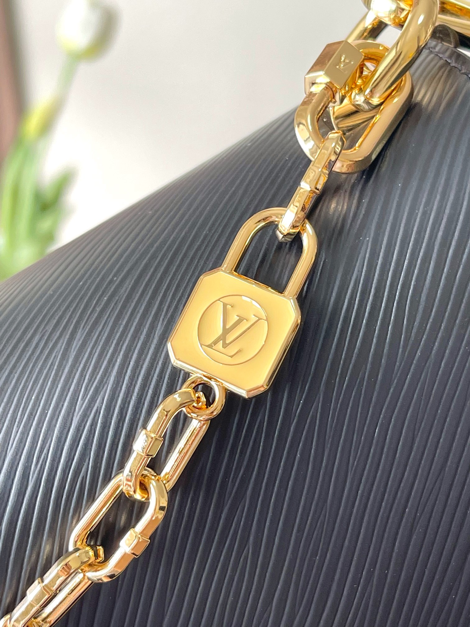 Louis Vuitton Twist Medium Shoulder Bag M20834 - Image 9