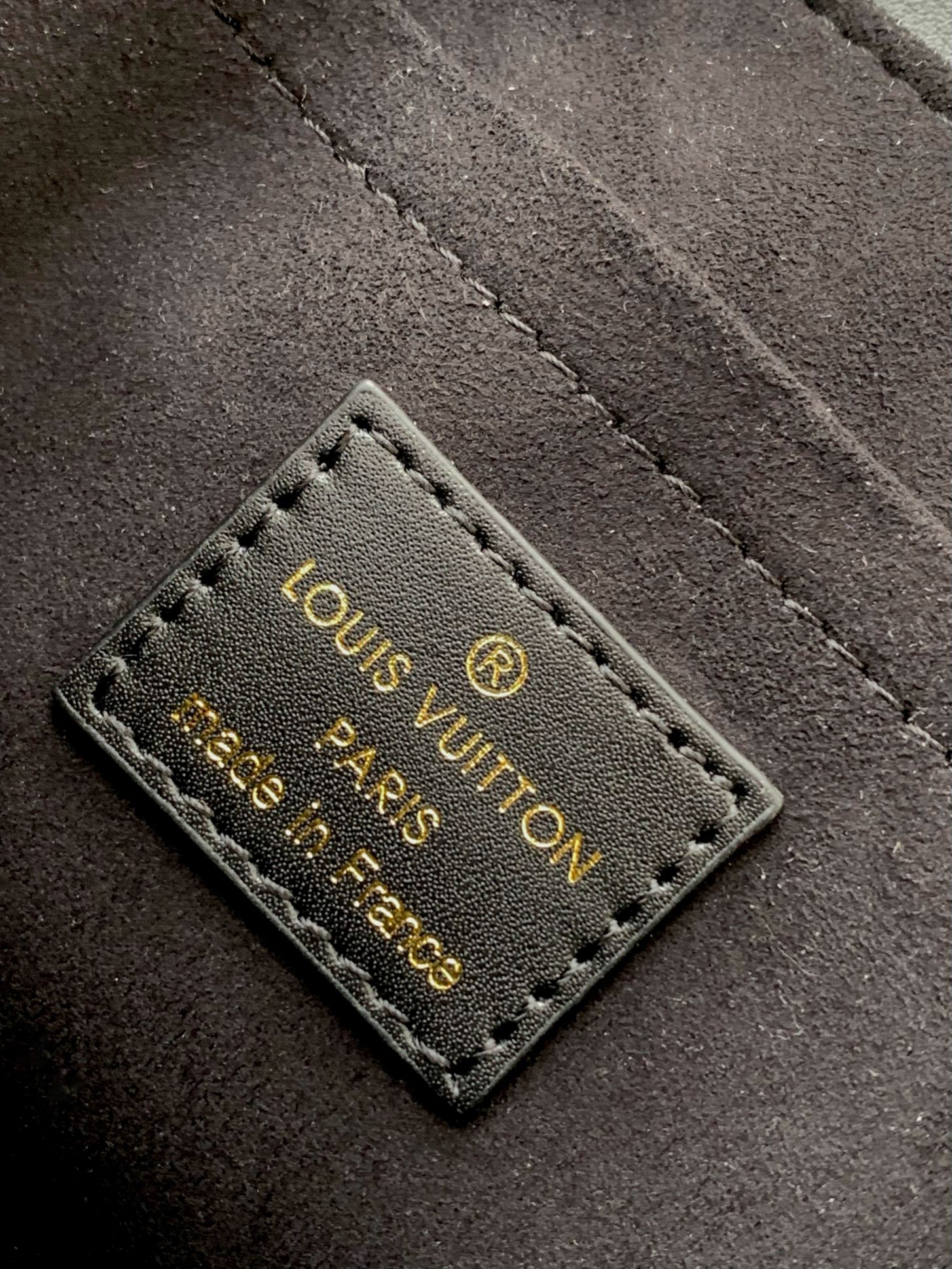 Louis Vuitton Hold Me New Wave Handbag - Image 9