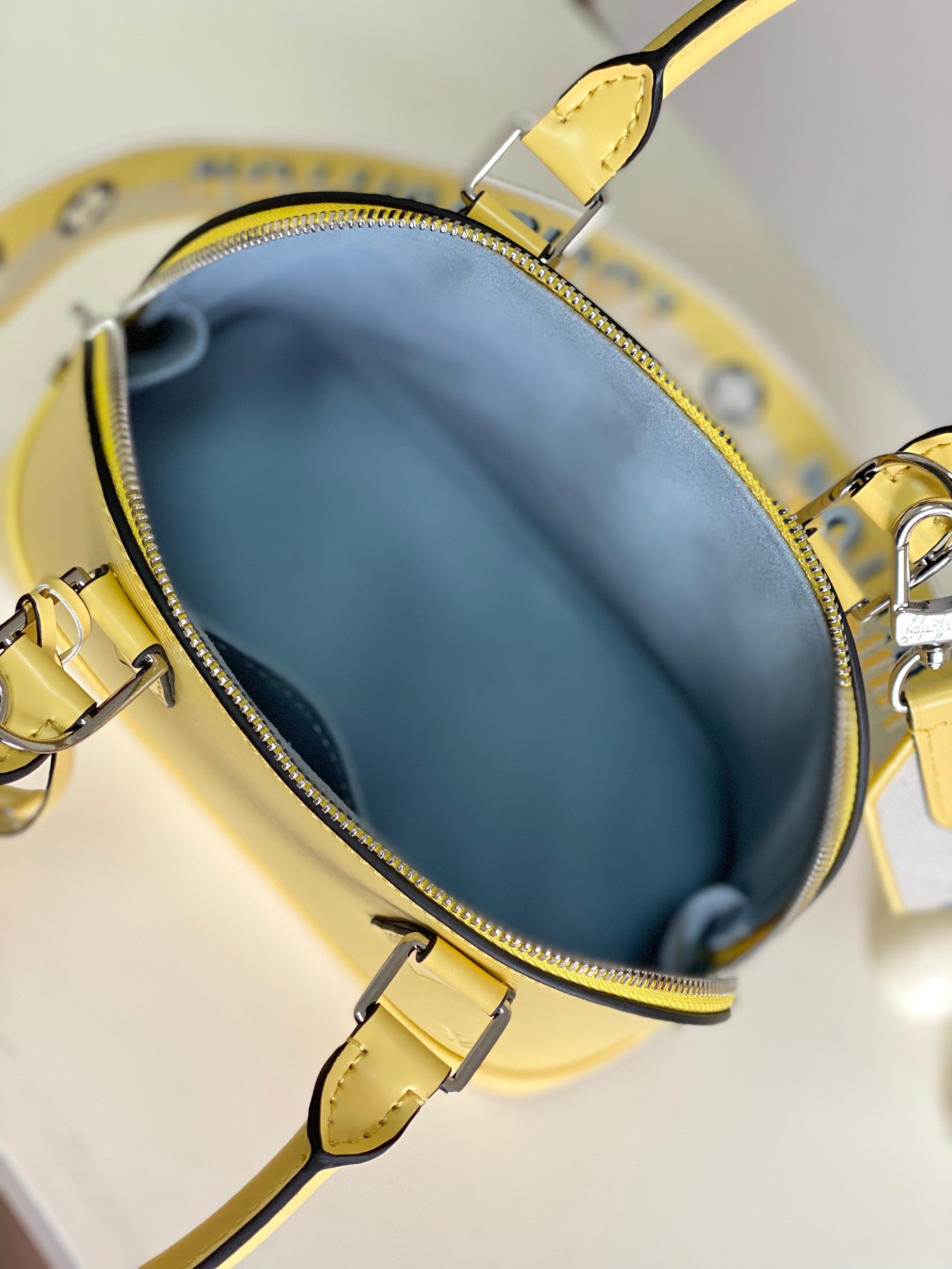 Louis Vuitton Alma BB Handbag in Epi Leather - Image 9