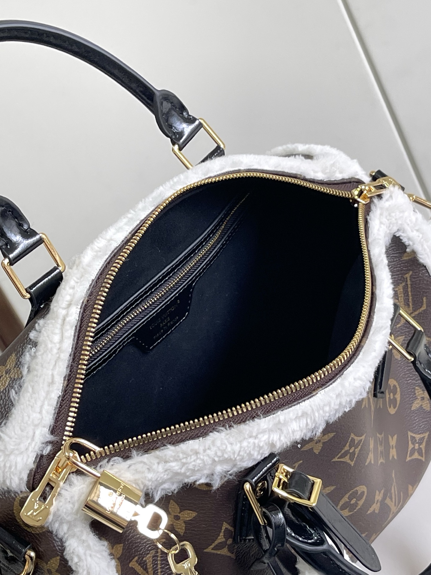 Louis Vuitton Speedy Soft 30 Teddy Pillow Bag M26326 - Image 9