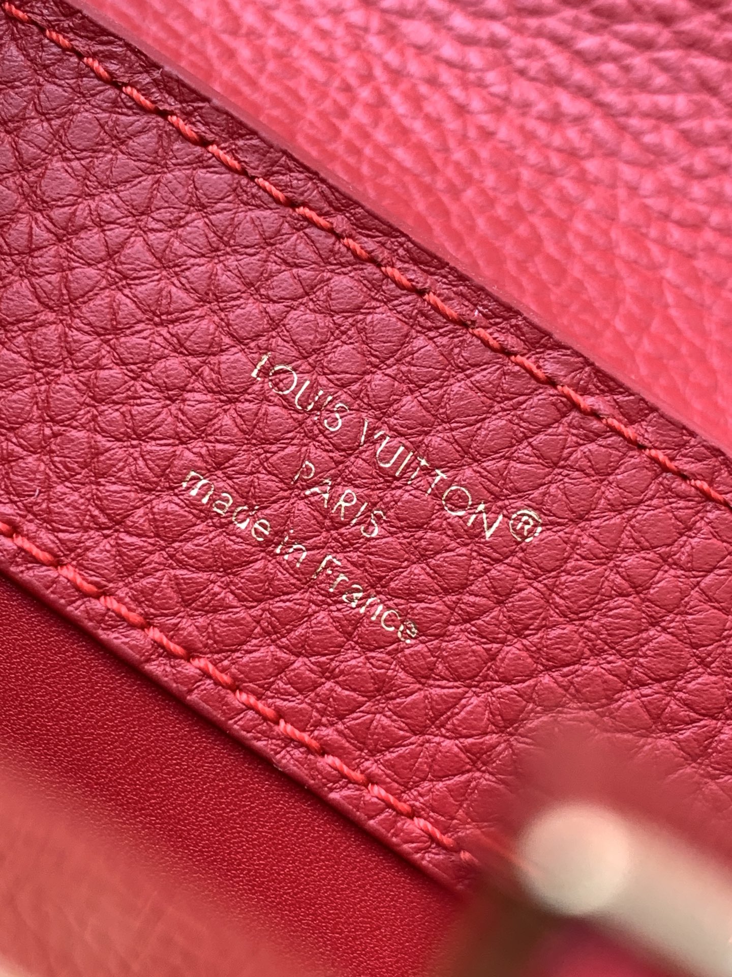 Louis Vuitton Capucines M00014 Handbag - Image 9