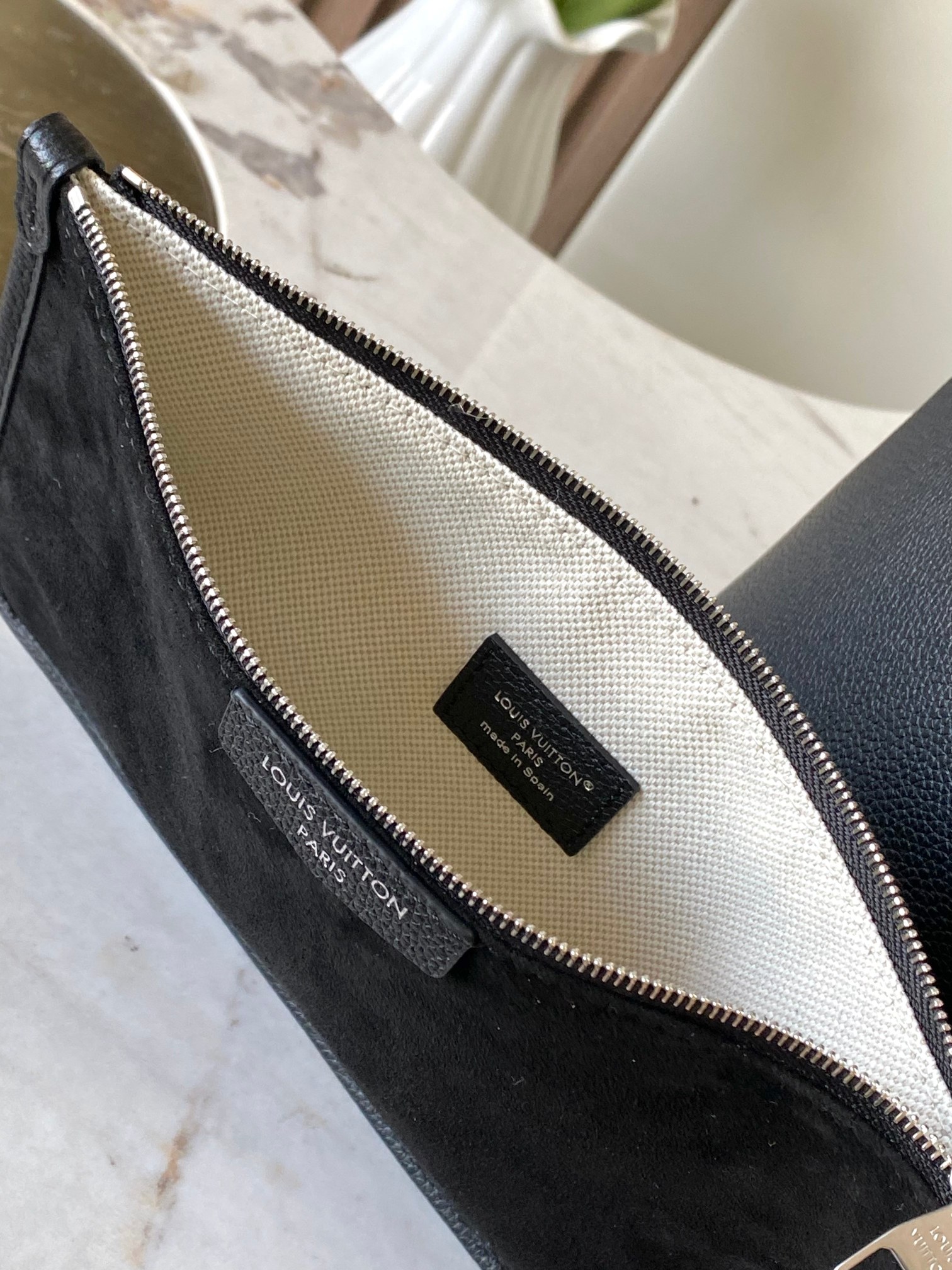 Louis Vuitton Verso Hobo Bag - Image 9