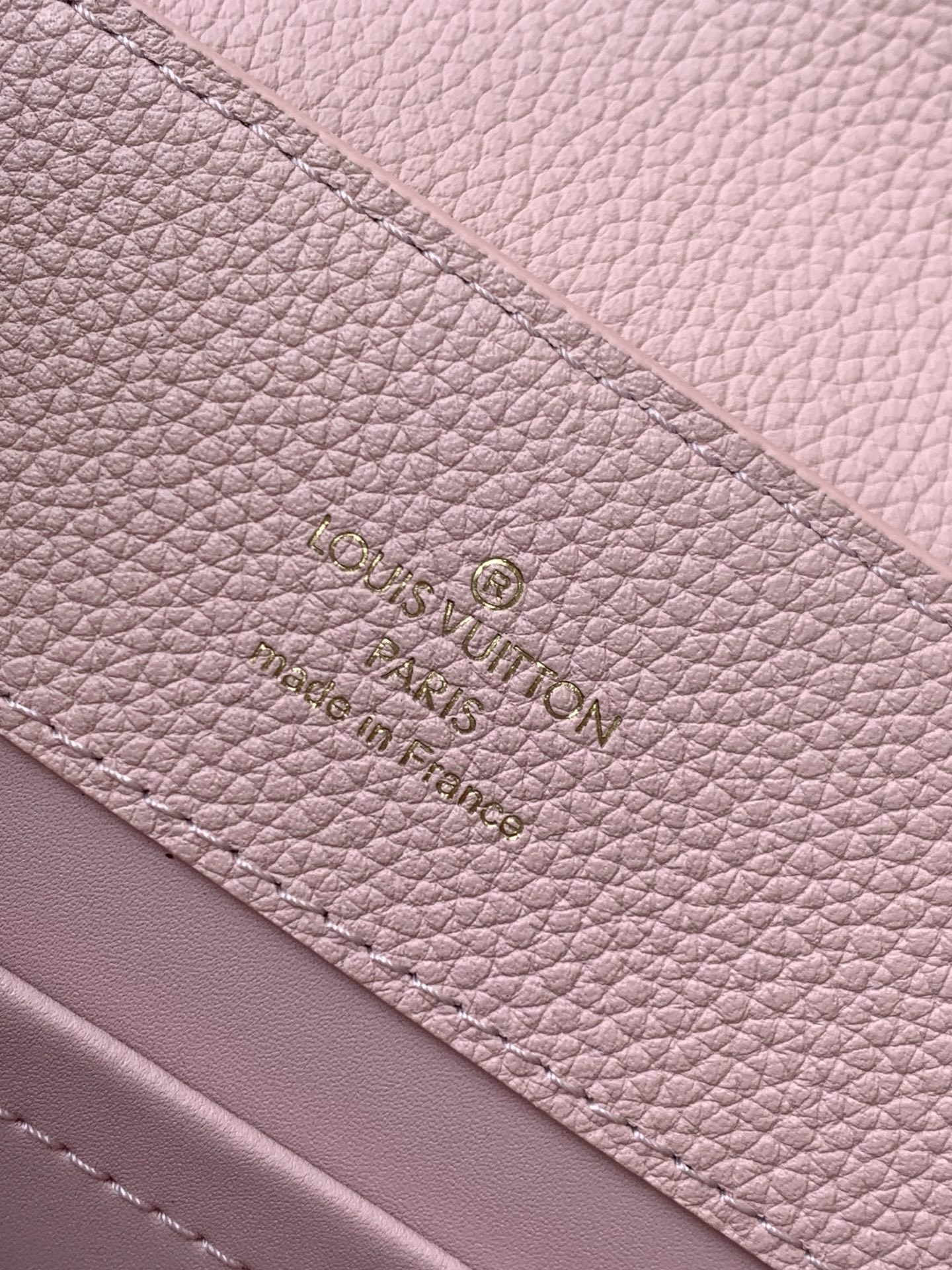 Louis Vuitton Capucines East West Medium Handbag - Image 9