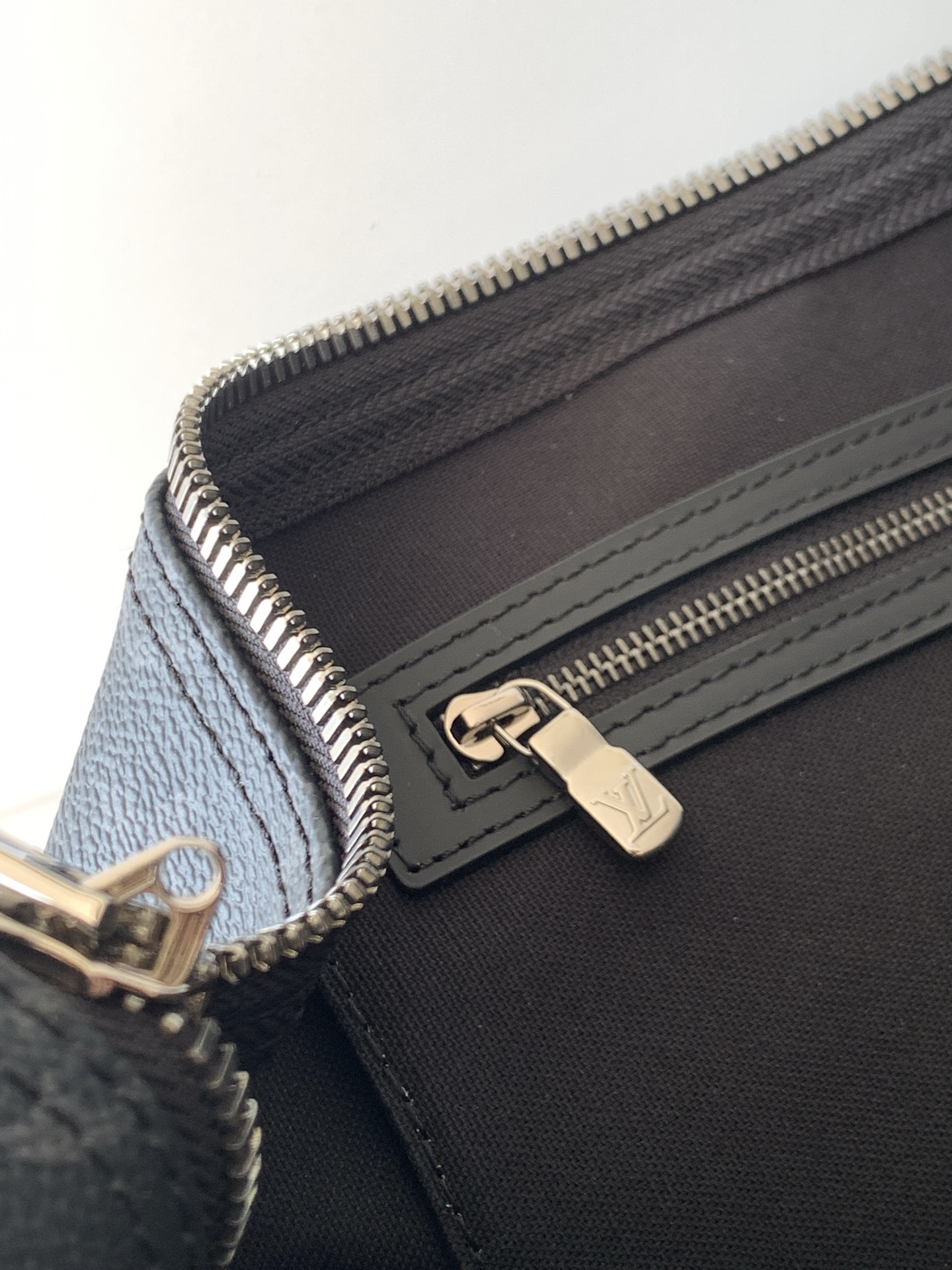Louis Vuitton Keepall Bandouliere Monogram Travel Bag - Image 9