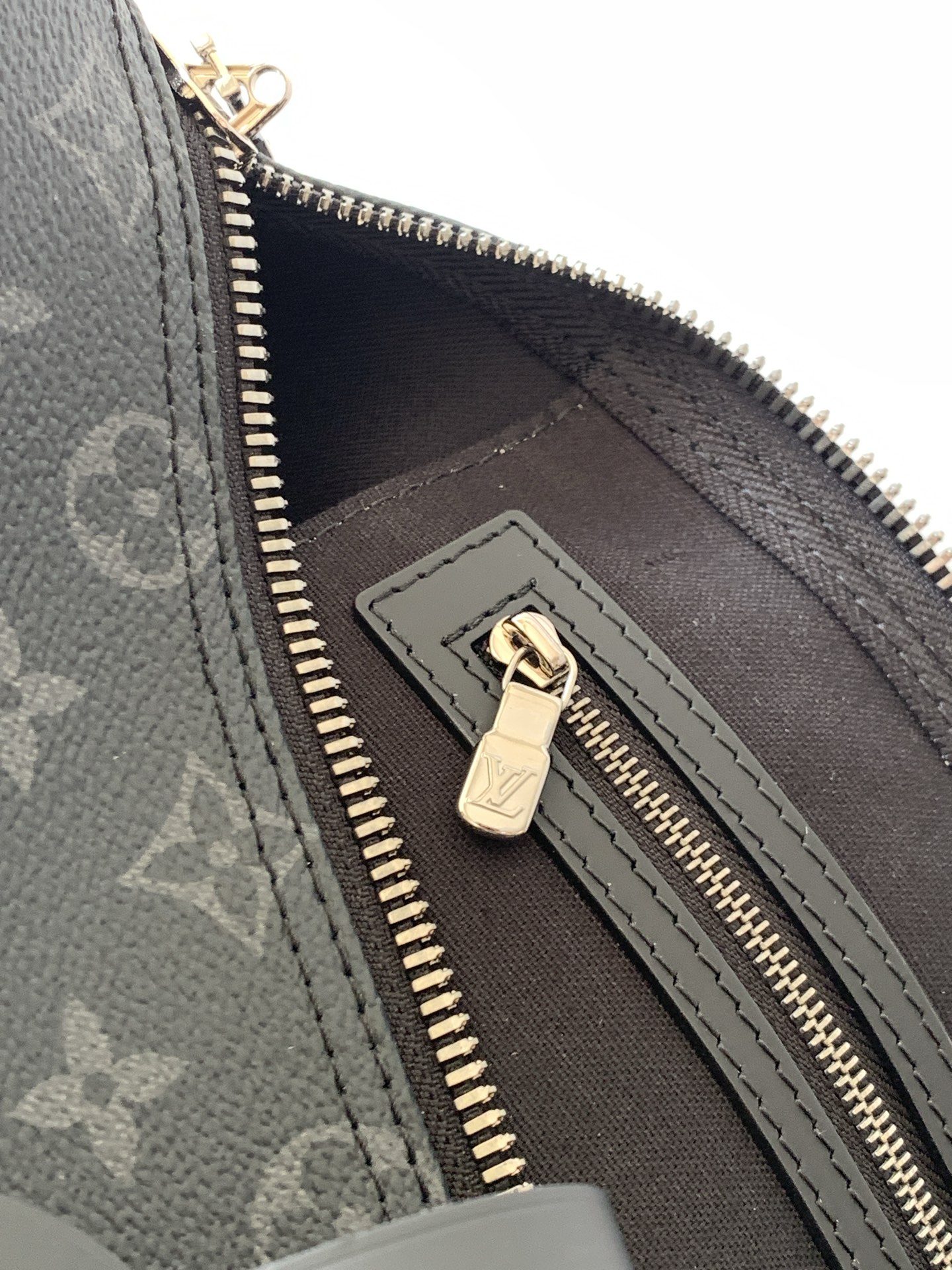 Louis Vuitton Keepall Bandoulière Travel Bag - Image 9