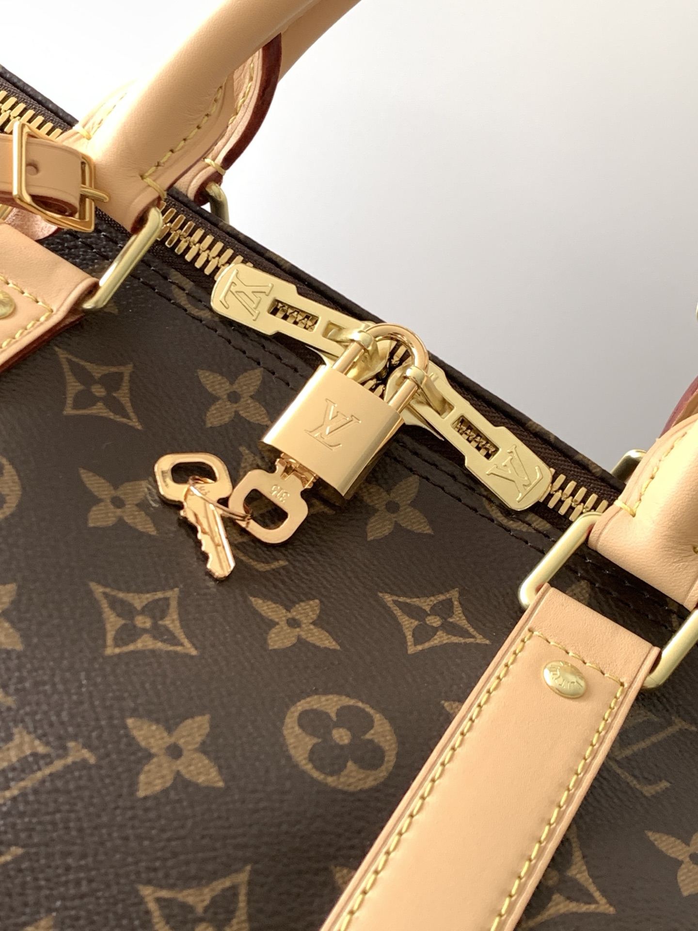 Louis Vuitton Keepall Bandouliere 55 Monogram Travel Bag - Image 9