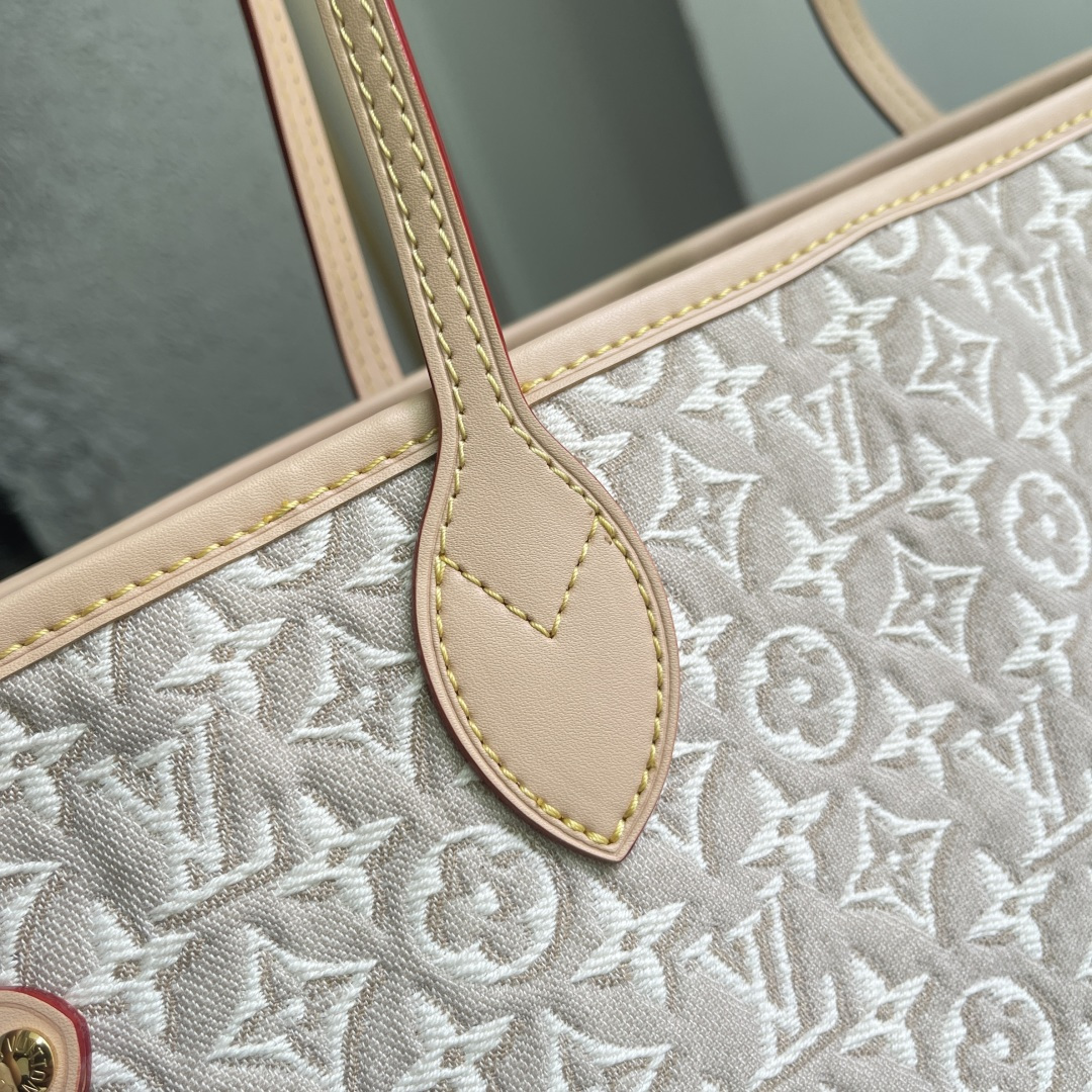 Louis Vuitton Neverfull MM Monogram Emblème Tote Bag - Image 9