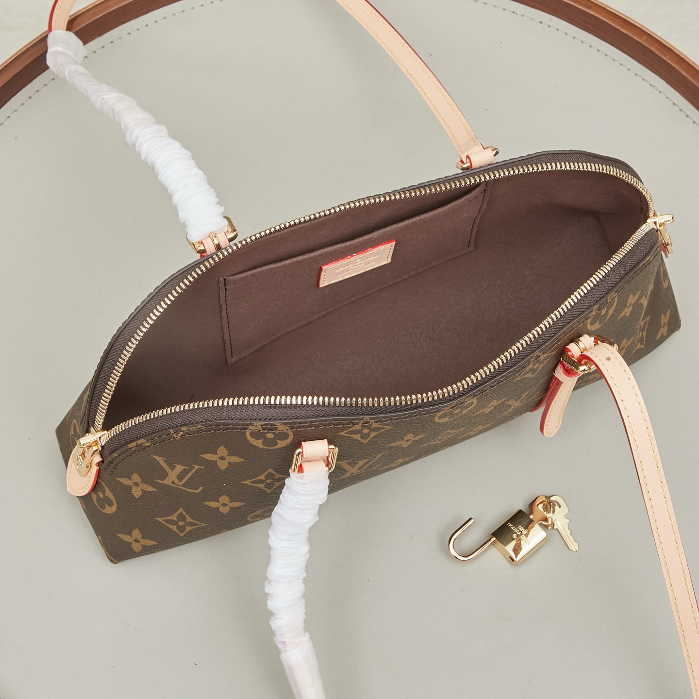 Squire East West Handbag - Image 9