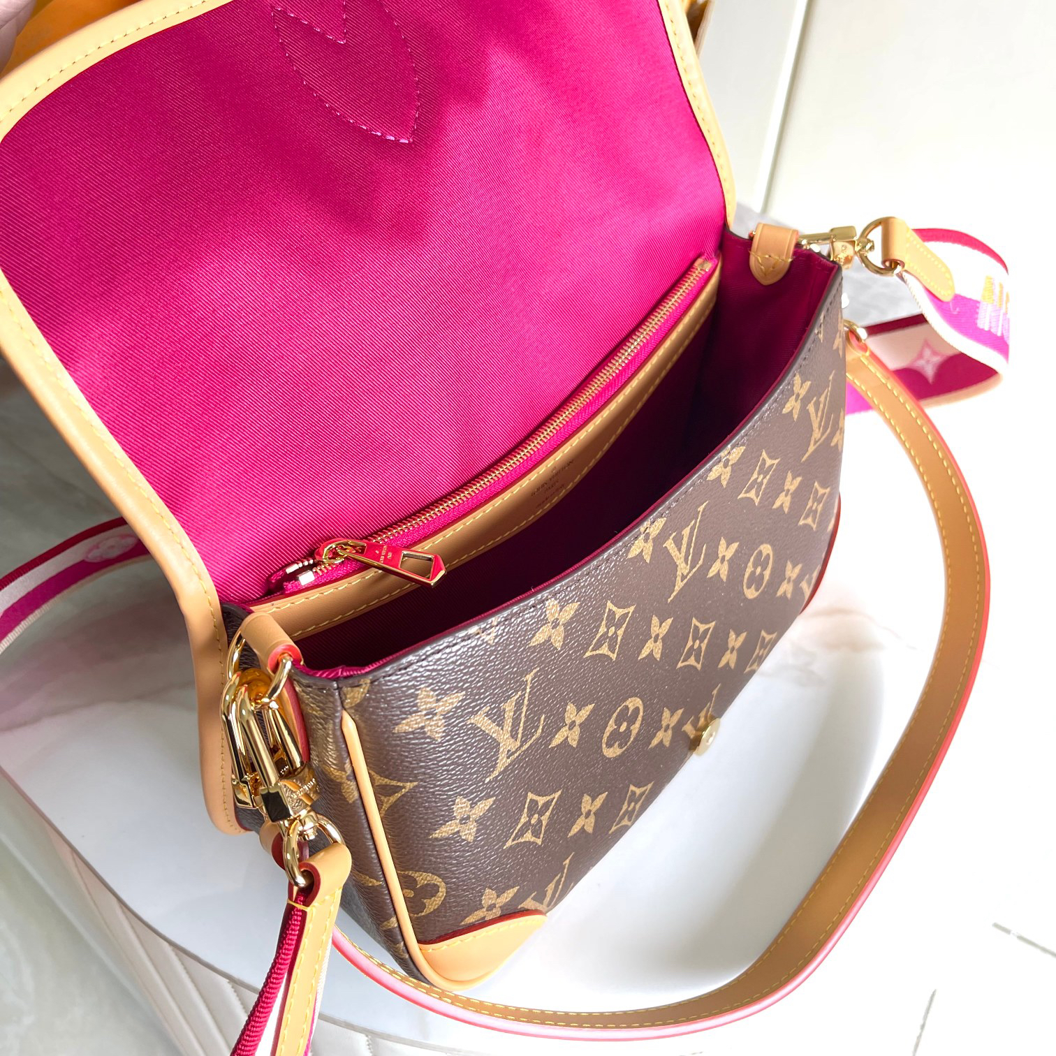 Diane Leather Shoulder Bag M46049 - Rose - Image 9
