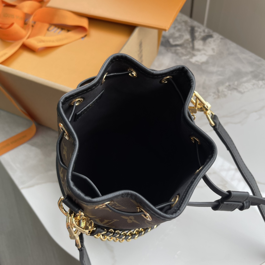 Louis Vuitton Canoé Monogram Leather Crossbody Bag - Image 9