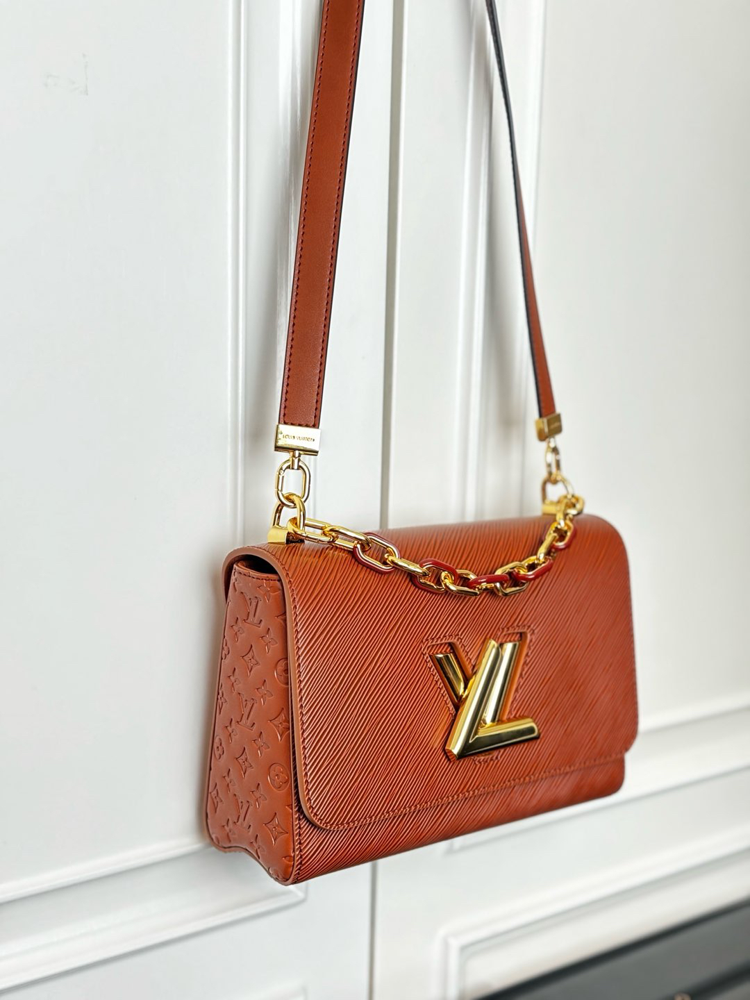 Louis Vuitton Twist MM Slim Crossbody Bag in Brown Epi Leather - Image 9