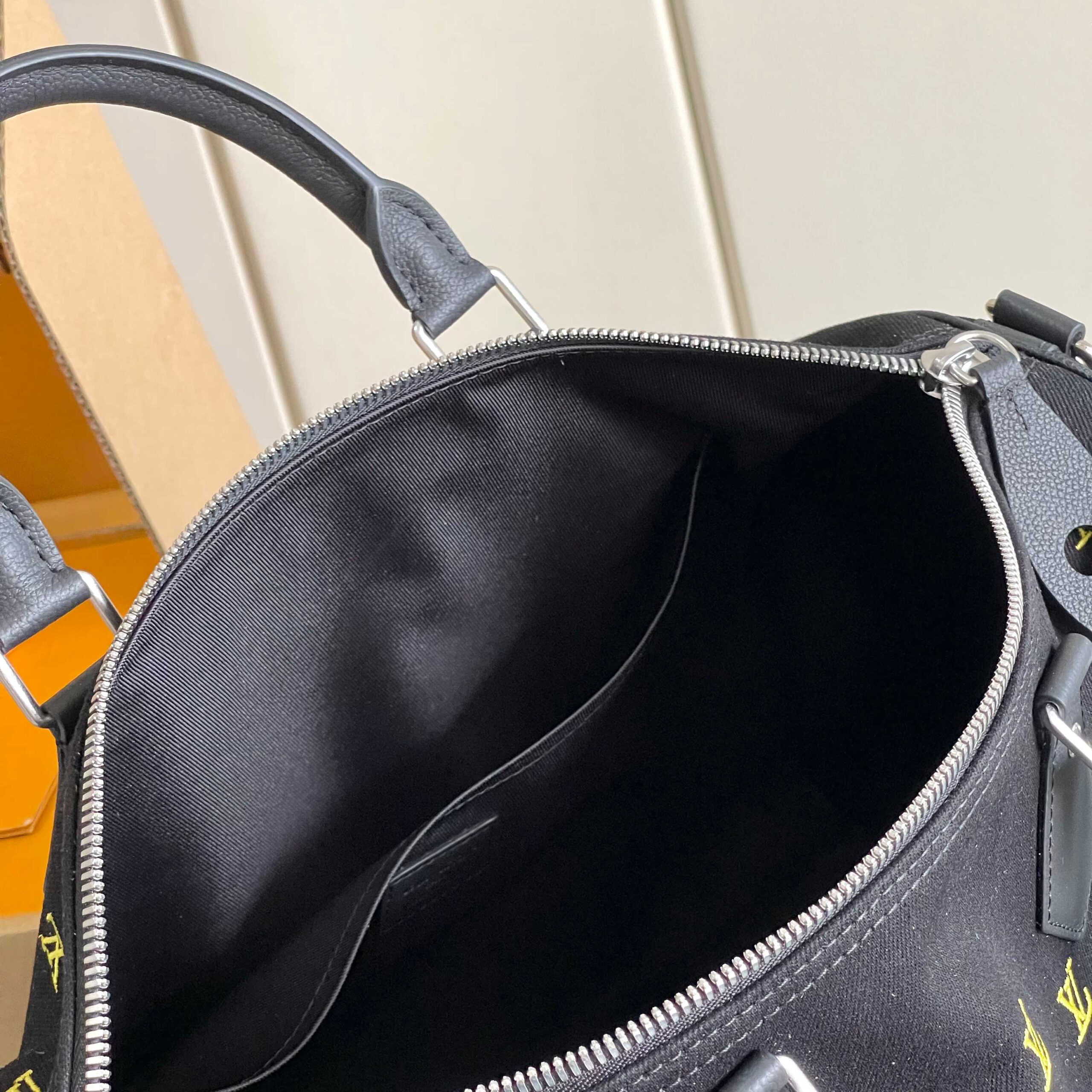 Louis Vuitton Speedy 40 Bandoulière Blason Denim Bag - Image 9