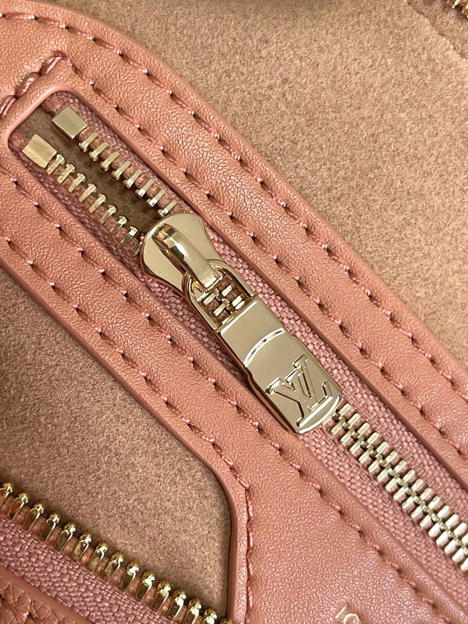Louis Vuitton Speedy Soft 30 Handbag - Image 9