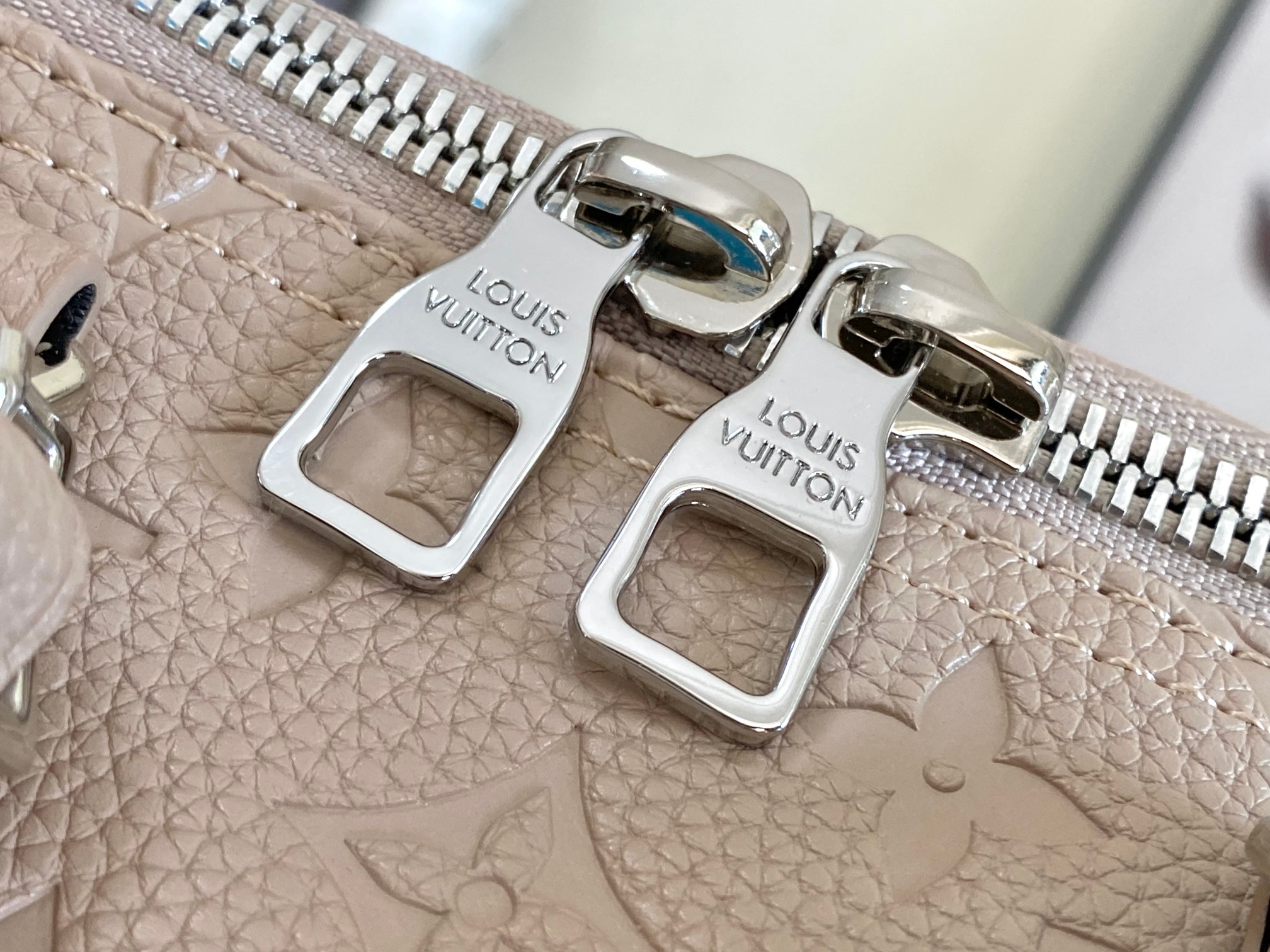 Louis Vuitton Keepall Bandoulière 35 Travel Bag in Monogram Eclipse - Image 9