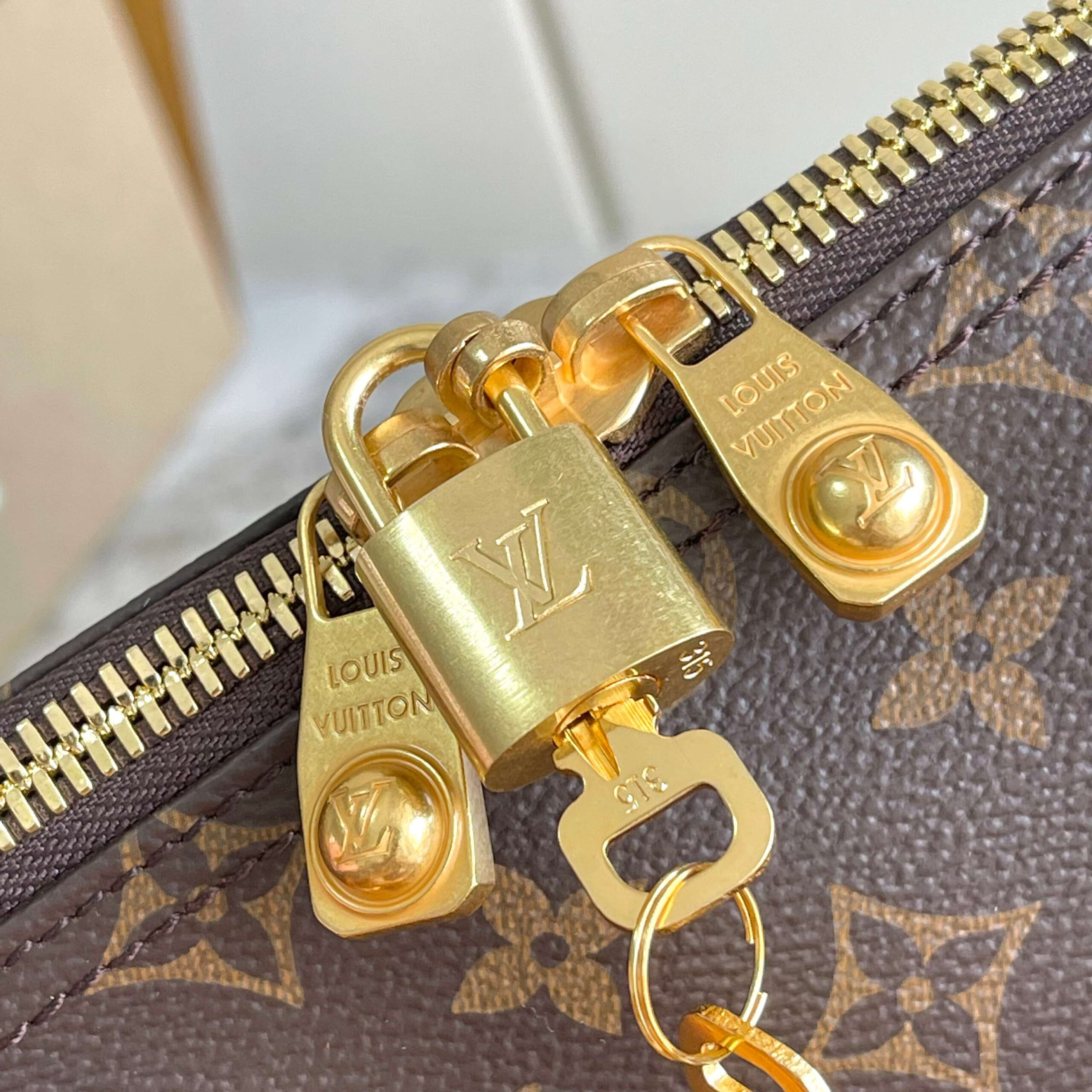 Keepall Cargo 50 Travel Bag - Image 9