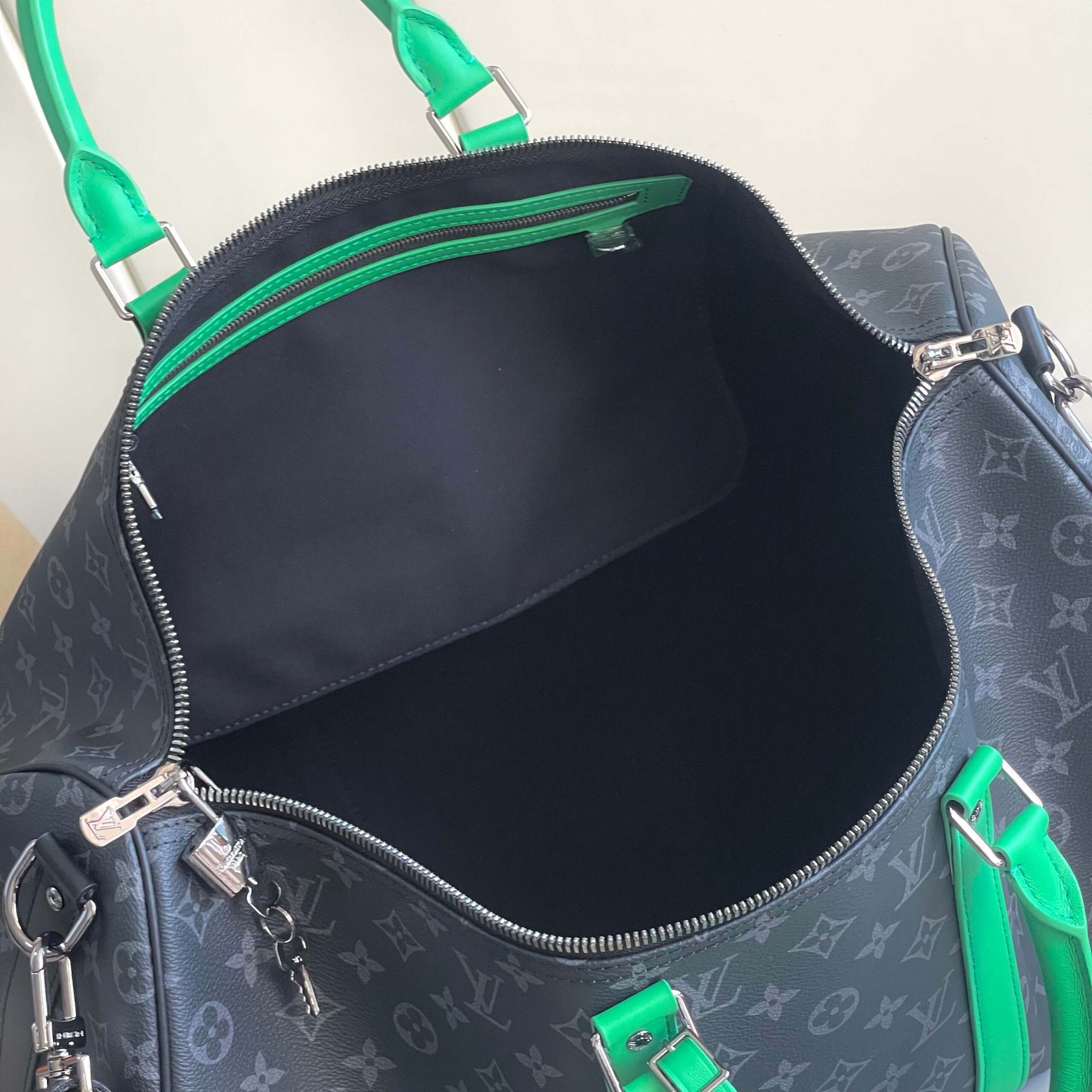 Louis Vuitton Keepall Bandoulière 50 Travel Bag in Monogram Eclipse Canvas - Image 9