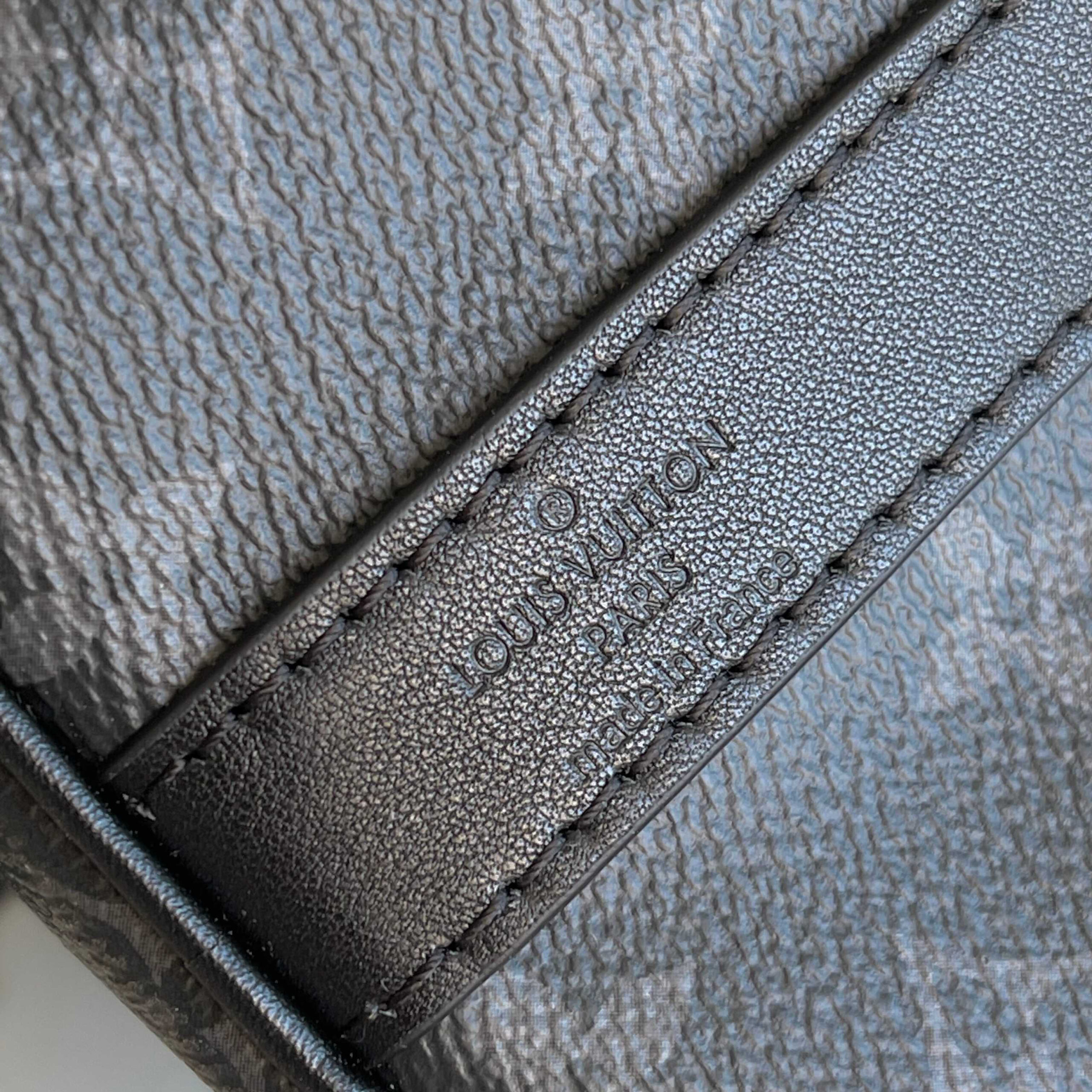 Louis Vuitton Keepall Bandoulière 25 Travel Bag in Monogram Eclipse Canvas - Image 9