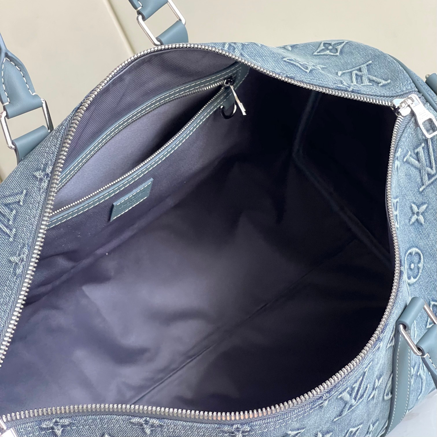 Louis Vuitton Keepall Bandoulière 50 Travel Bag - Image 9