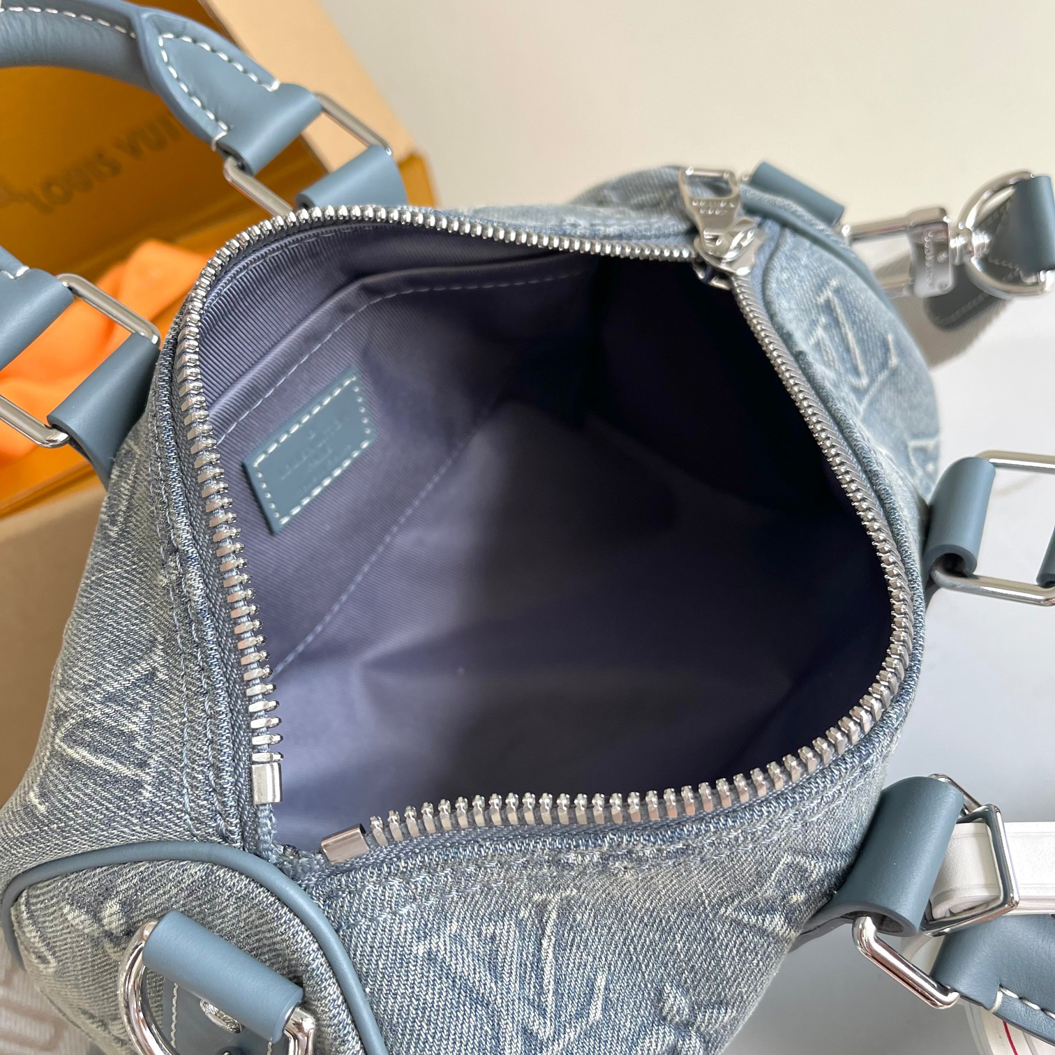 Louis Vuitton Keepall Bandoulière 25 Denim Travel Bag - Image 9