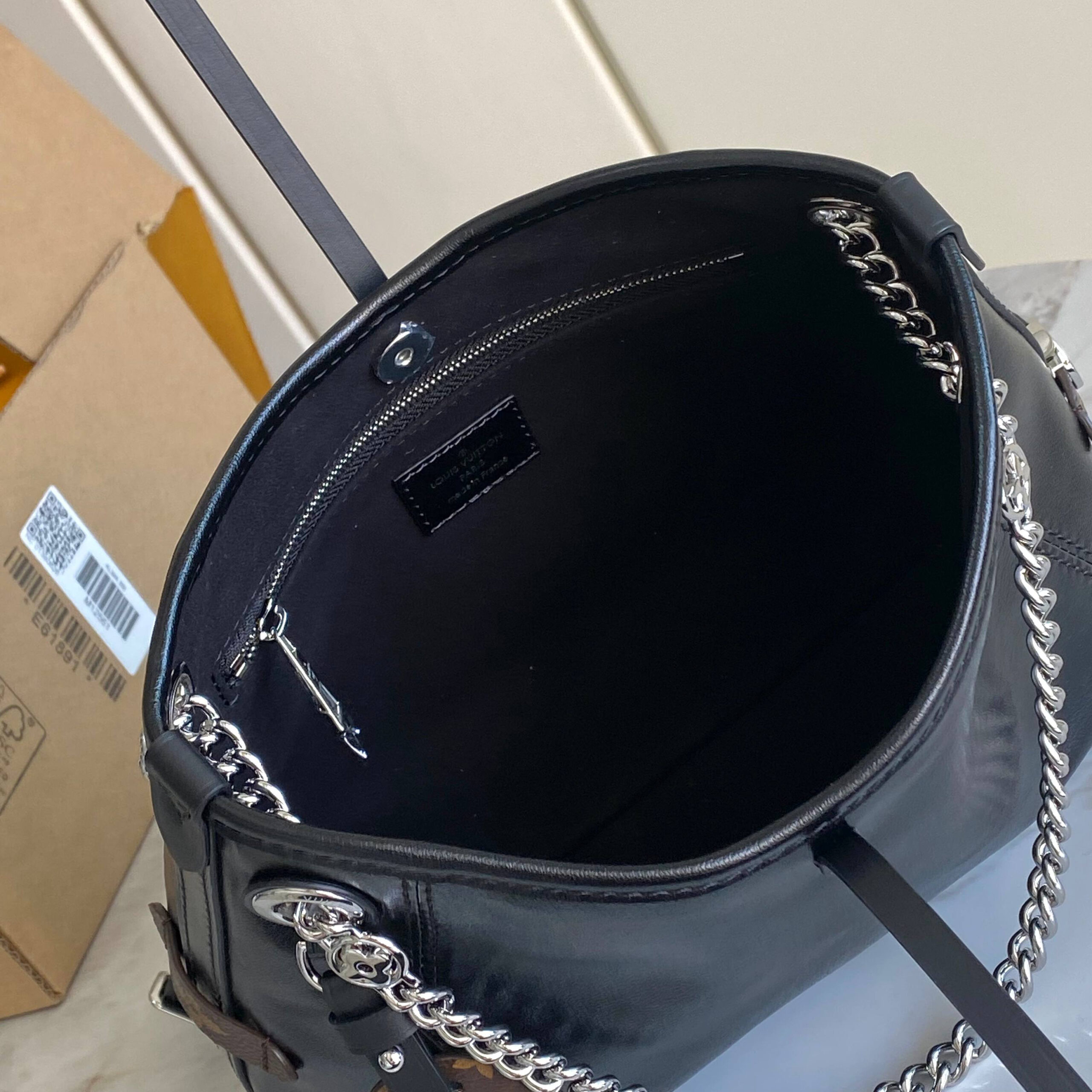 Louis Vuitton CarryAll BB Monogram Leather Crossbody Bag - Image 9