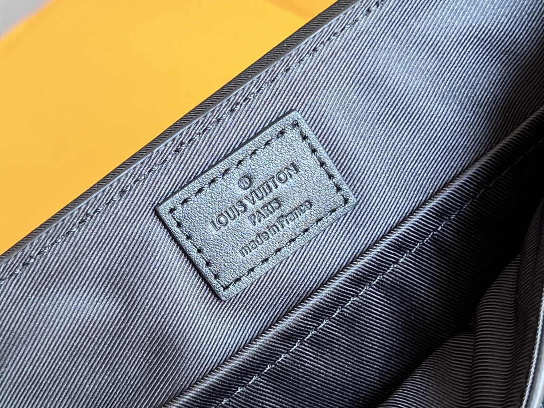 Louis Vuitton Takeoff Small Messenger Bag M24769 Black - Image 9