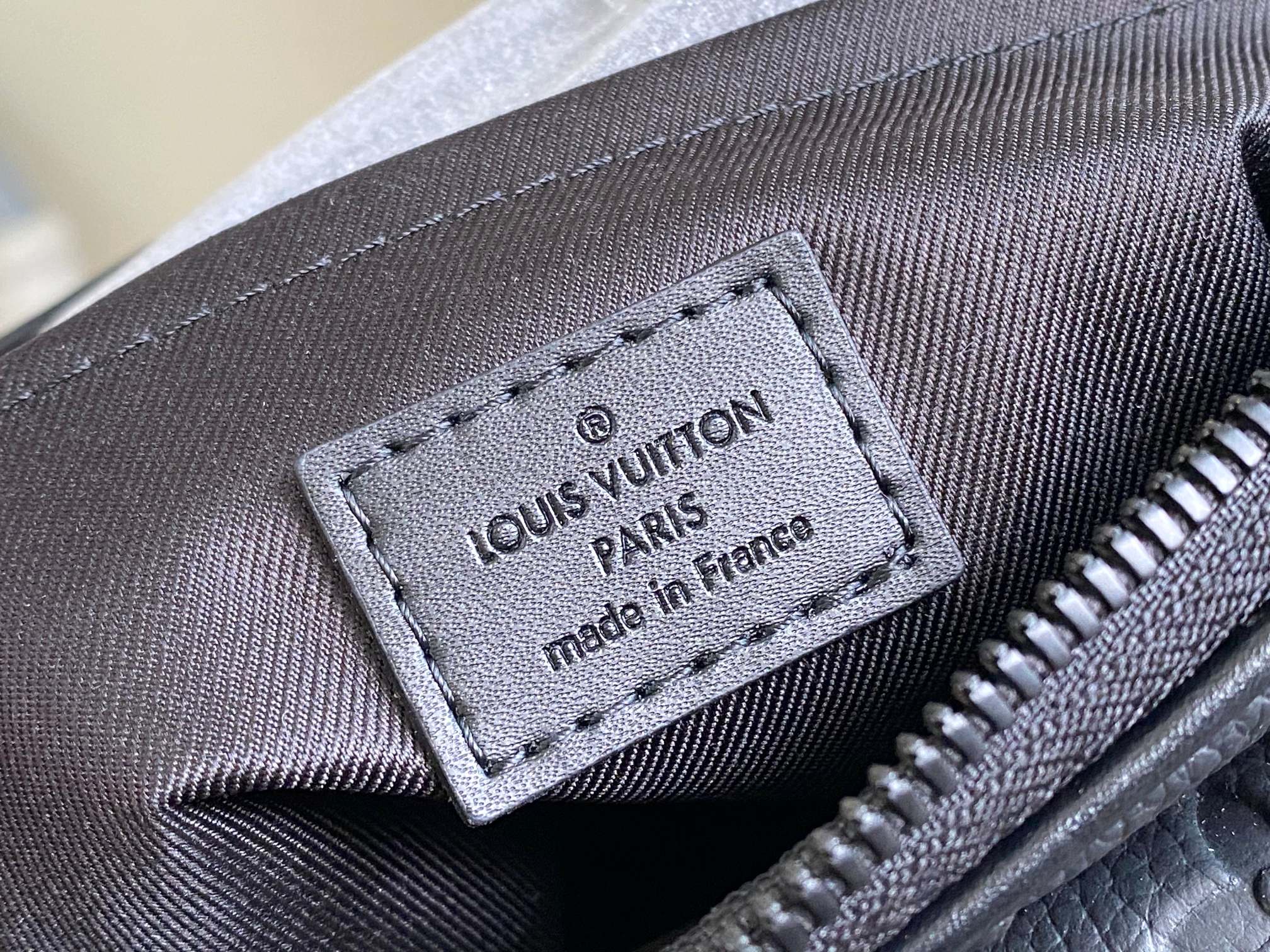 Louis Vuitton S Lock Messenger Bag M58489 in Black - Image 9