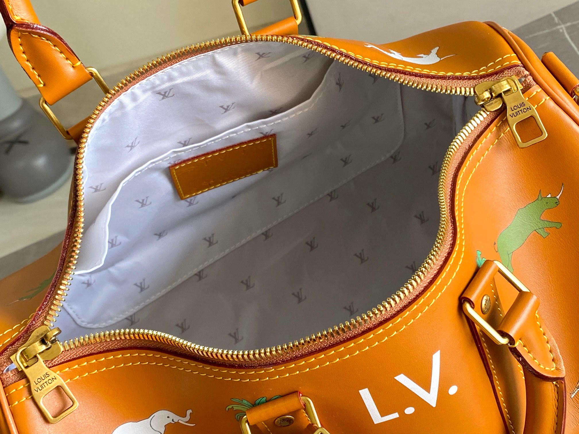 Louis Vuitton Keepall Bandoulière 35 Travel Bag in Monogram Eclipse - Image 9