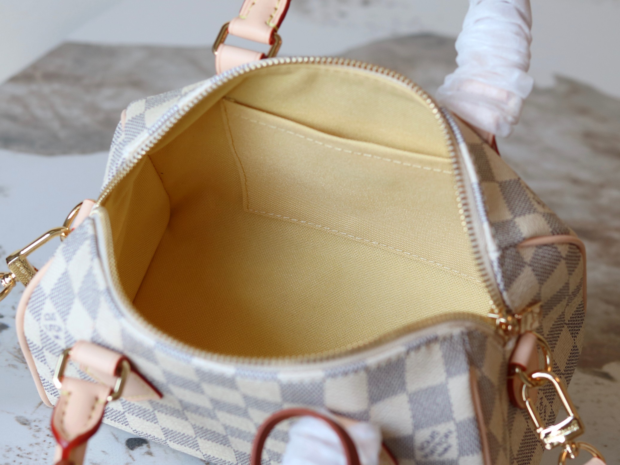 Louis Vuitton Speedy Bandoulière 20 Crossbody Bag - Image 9