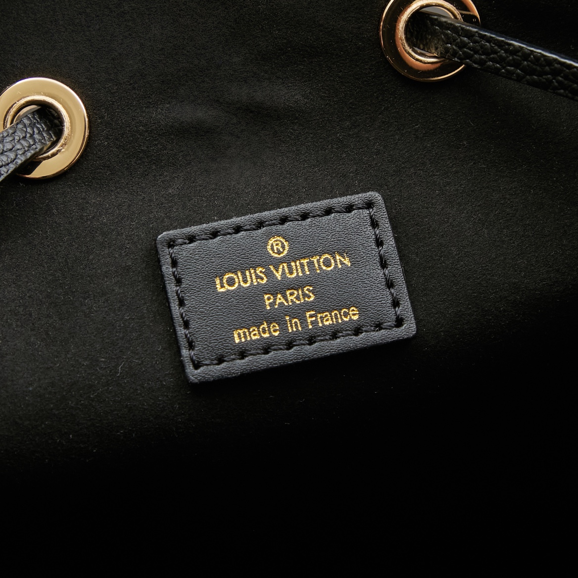 Louis Vuitton NéoNoé Medium Bucket Bag in Black and Apricot - Image 9