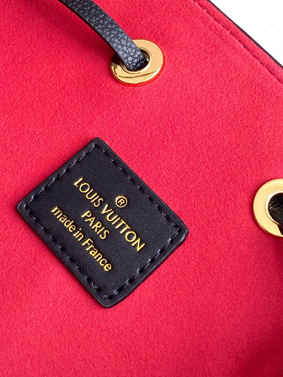 Louis Vuitton NeoNoe Medium Bucket Bag - Image 9