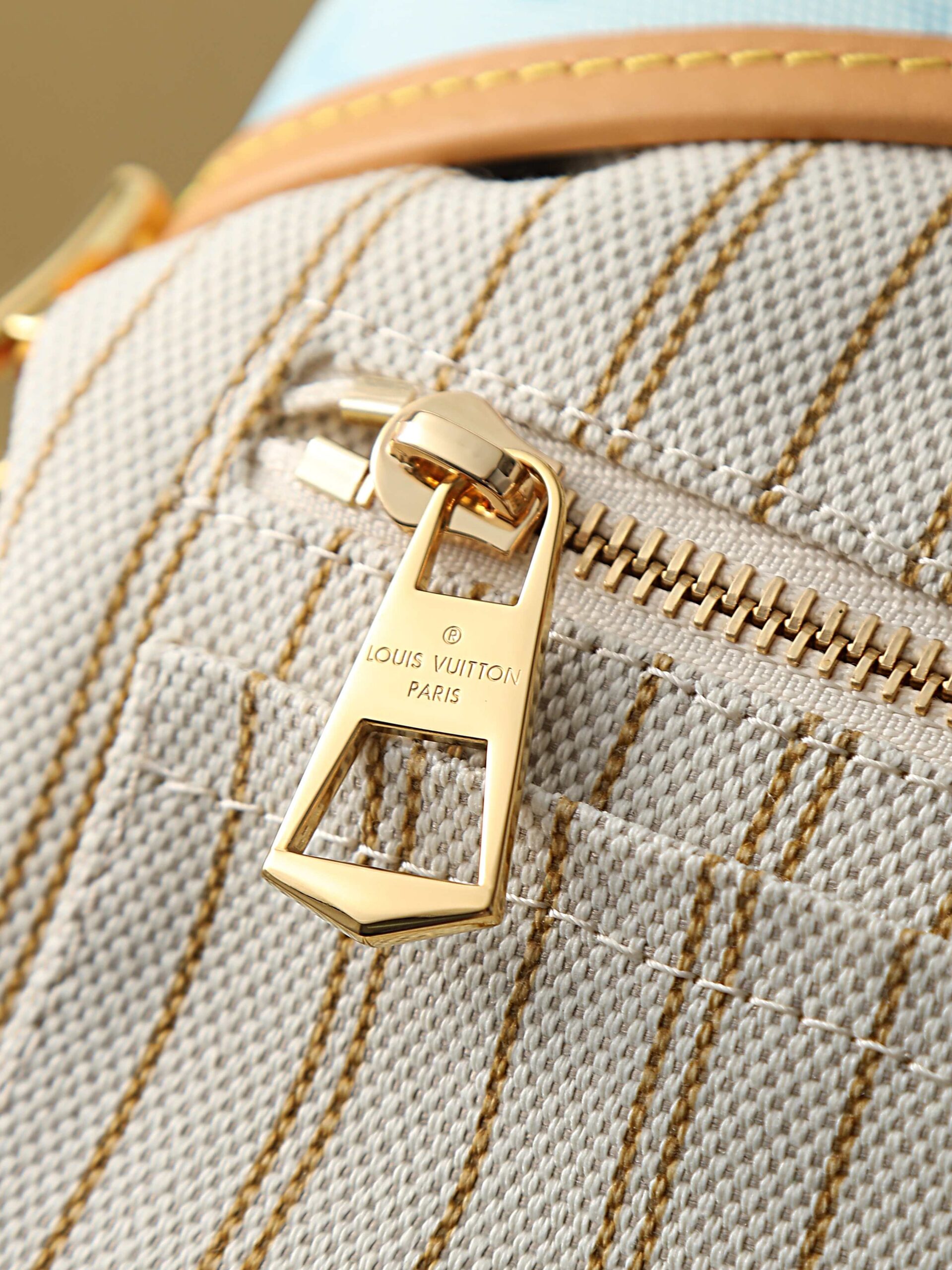 Louis Vuitton Carryall Small Handbag in Monogram Canvas - Image 9