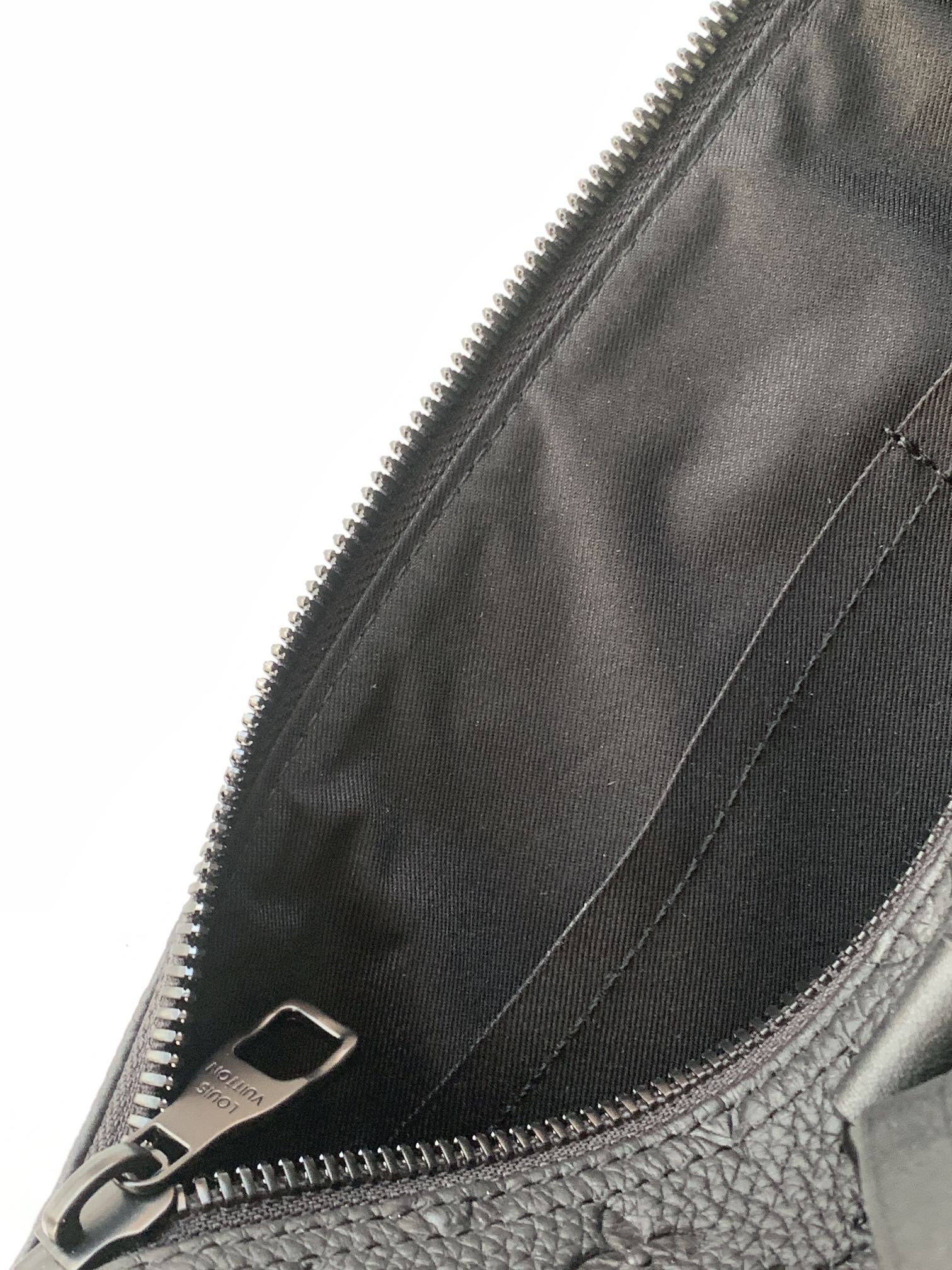 Louis Vuitton Keepall Bandoulière 35 Monogram Eclipse Travel Bag - Image 9