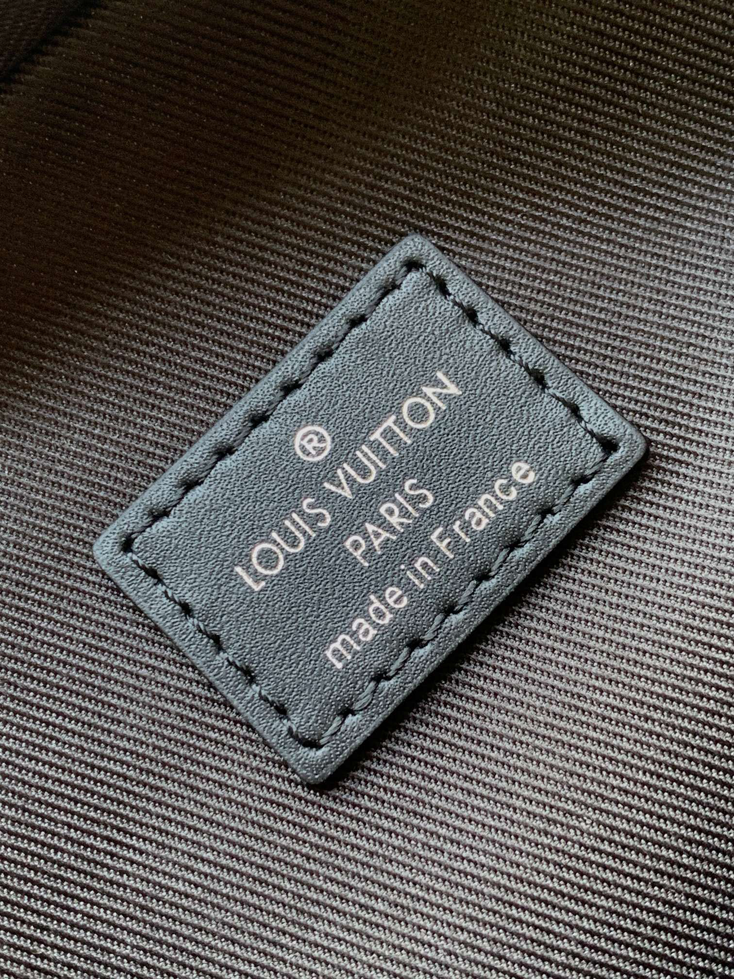 Louis Vuitton Avenue Shoulder Bag in Damier Graphite Canvas - Image 9