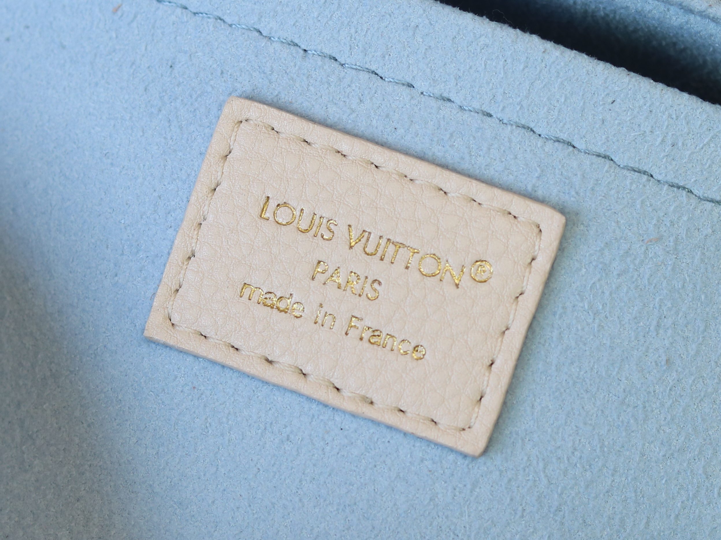 Louis Vuitton OnTheGo EW Handbag in Blue Monogram Empreinte Leather - Image 9