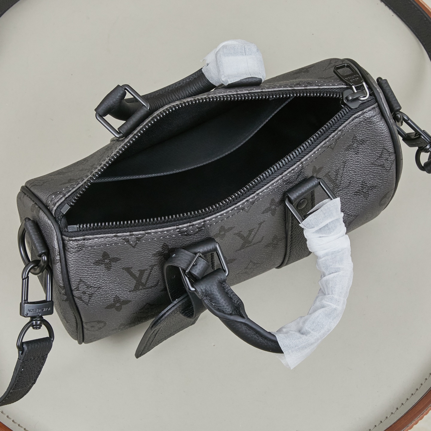 Louis Vuitton Keepall Bandoulière 25 Bag in Monogram Midnight - Image 9