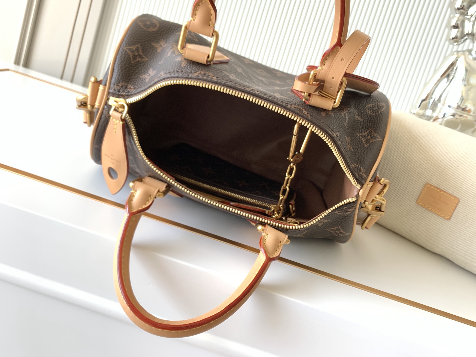 Louis Vuitton Speedy Bandoulière 25 Handbag - Image 9
