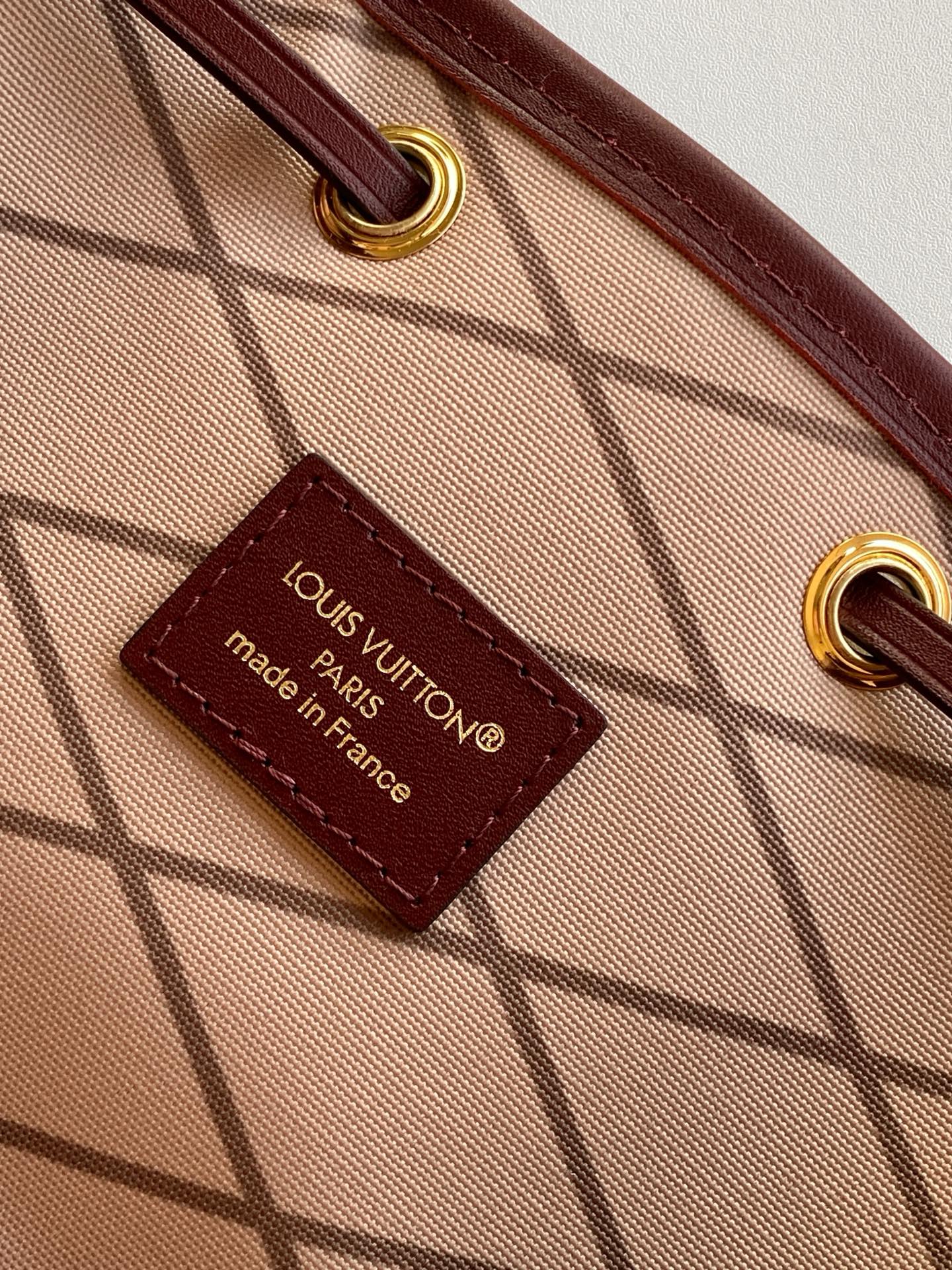 Louis Vuitton Monogram Anniversary Leather Crossbody Bag M27389 - Image 9