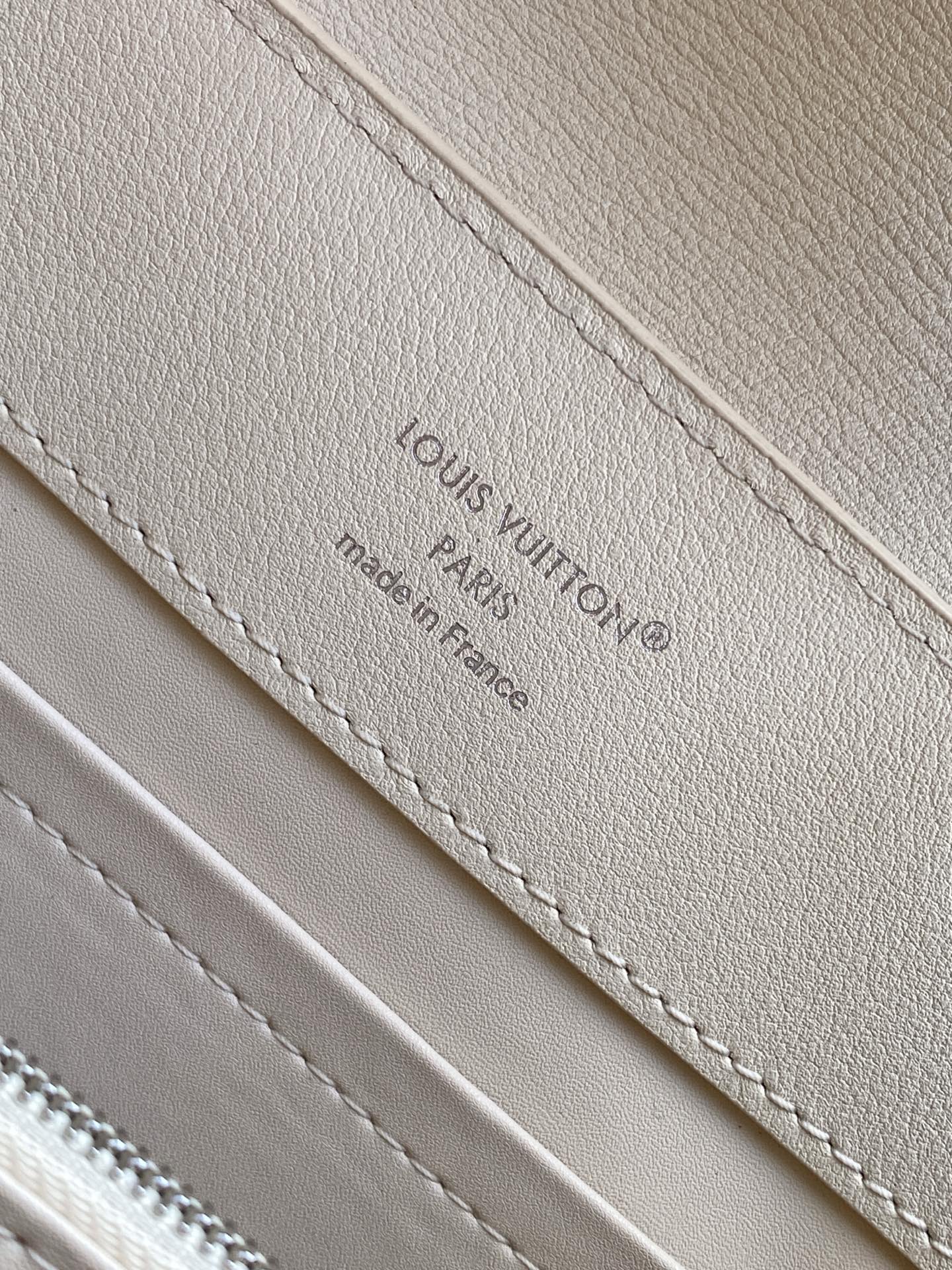 Louis Vuitton Capucines Mini Handbag in Beaded Embroidered Calfskin - Image 9