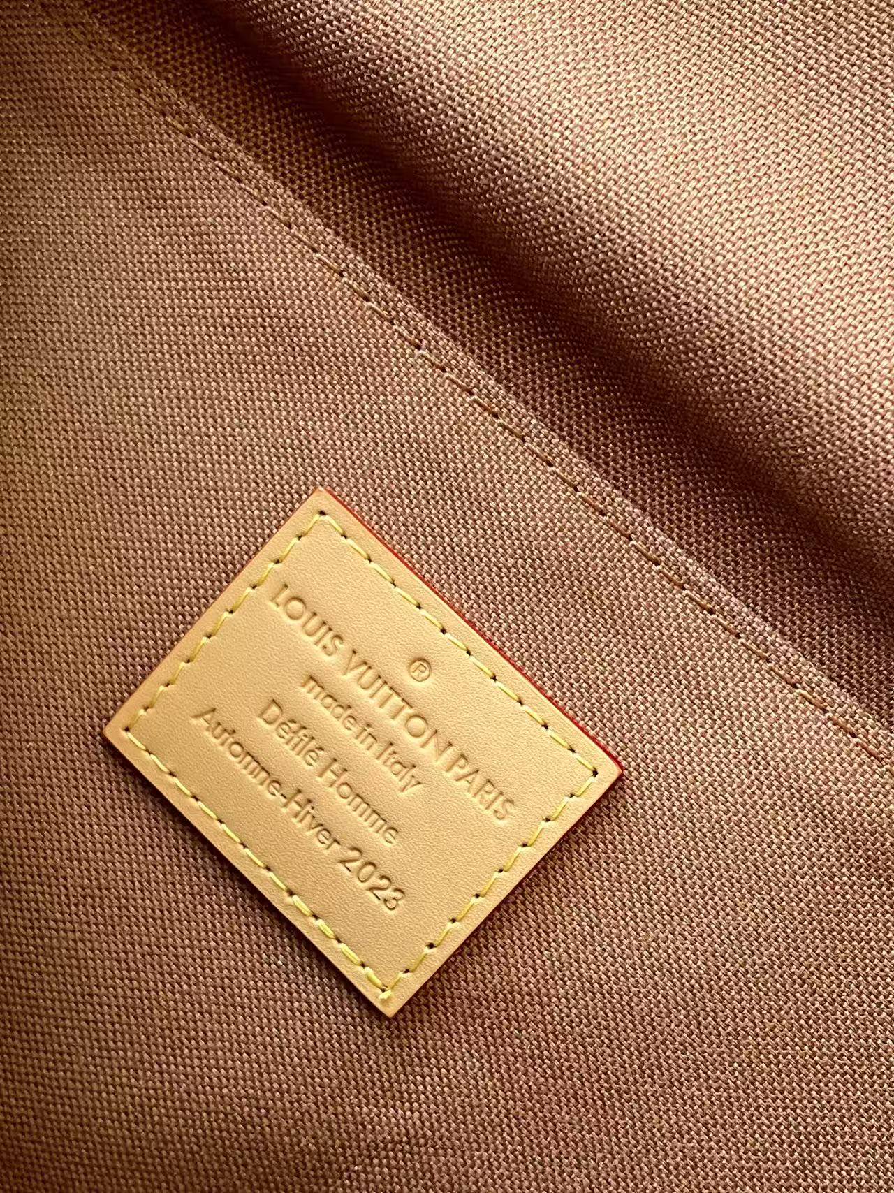Louis Vuitton Take Out Messenger Bag - Image 9
