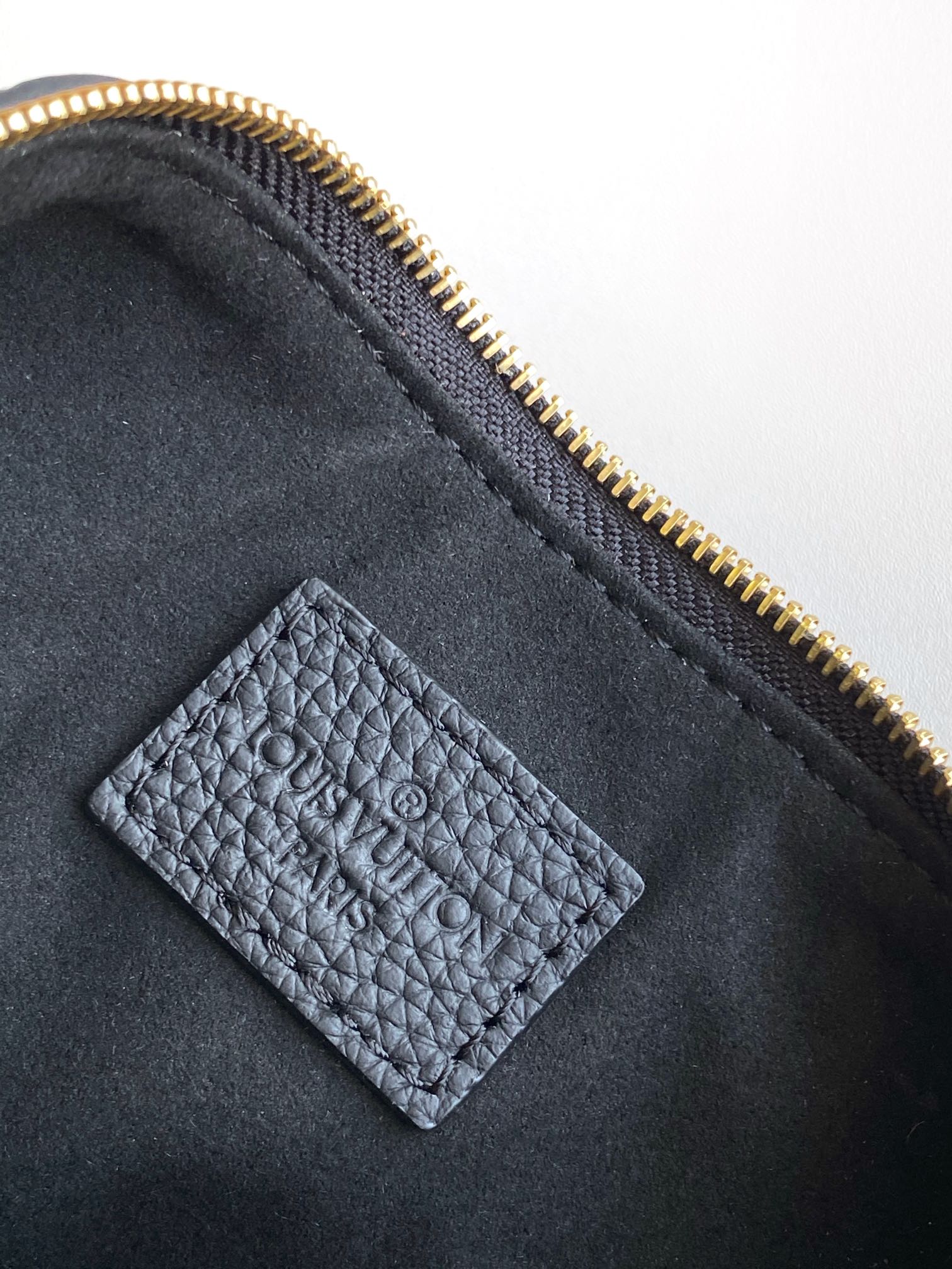 Louis Vuitton Liv Pochette Crossbody Bag - Image 9