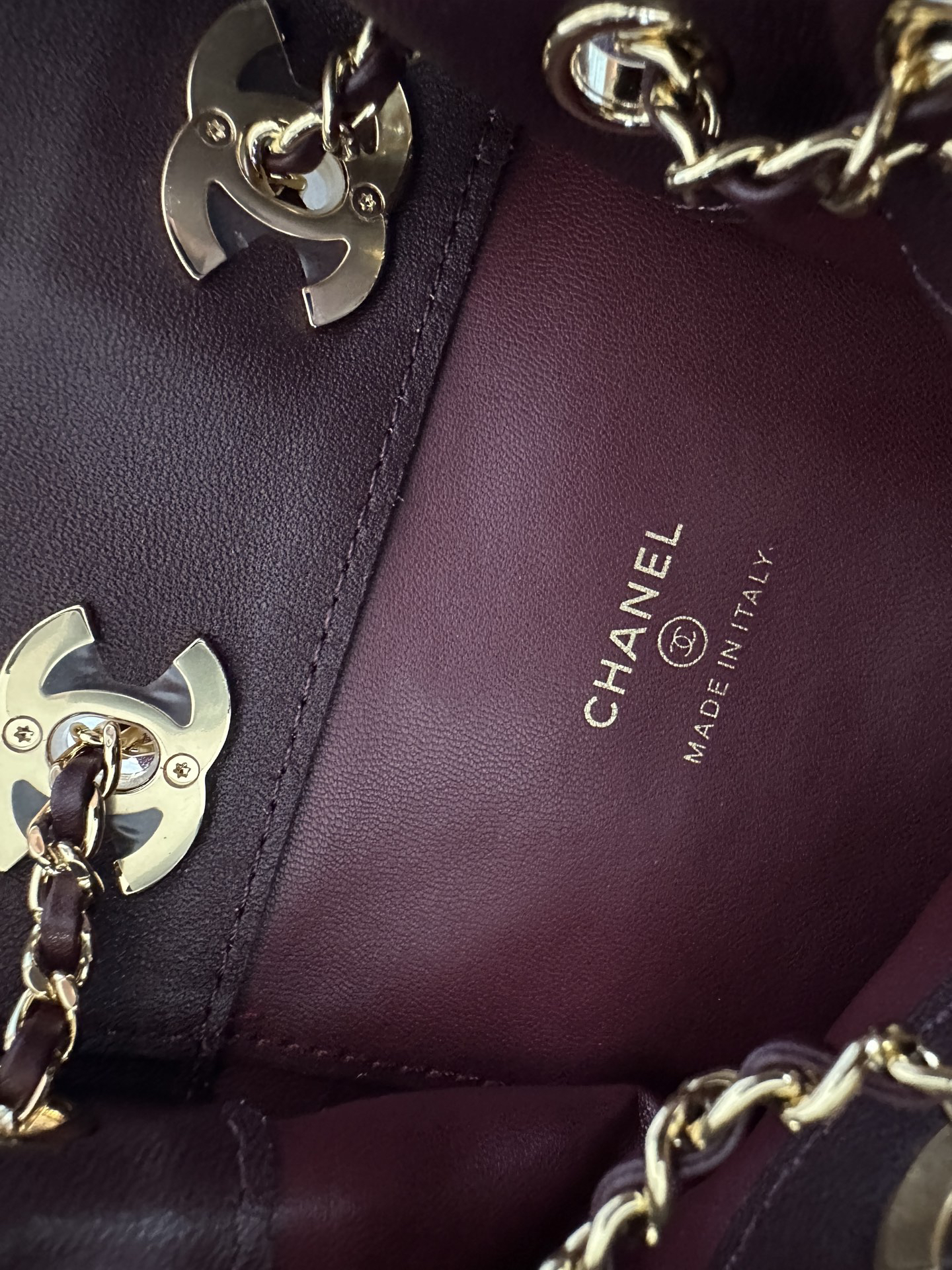 Chanel AP5359 Lambskin Handbag - Image 9