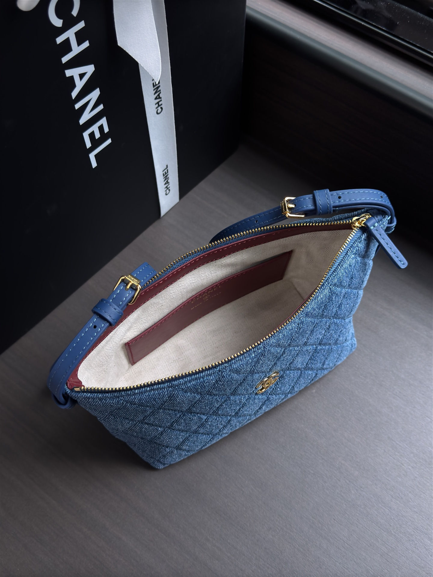 Chanel Classic Blue Denim Crossbody Bag with Double C Logo - Image 9