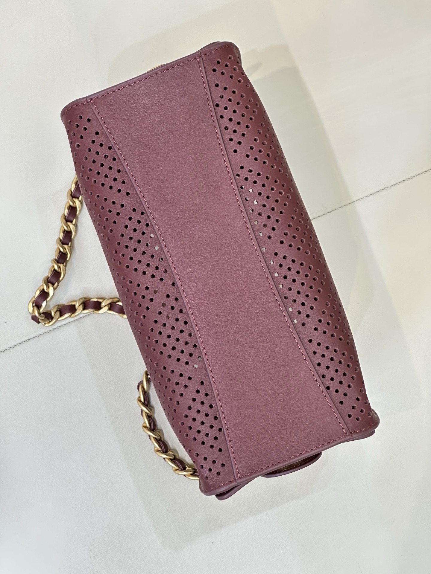 Chanel 25 Leather Drawstring Bucket Handbag - Image 9