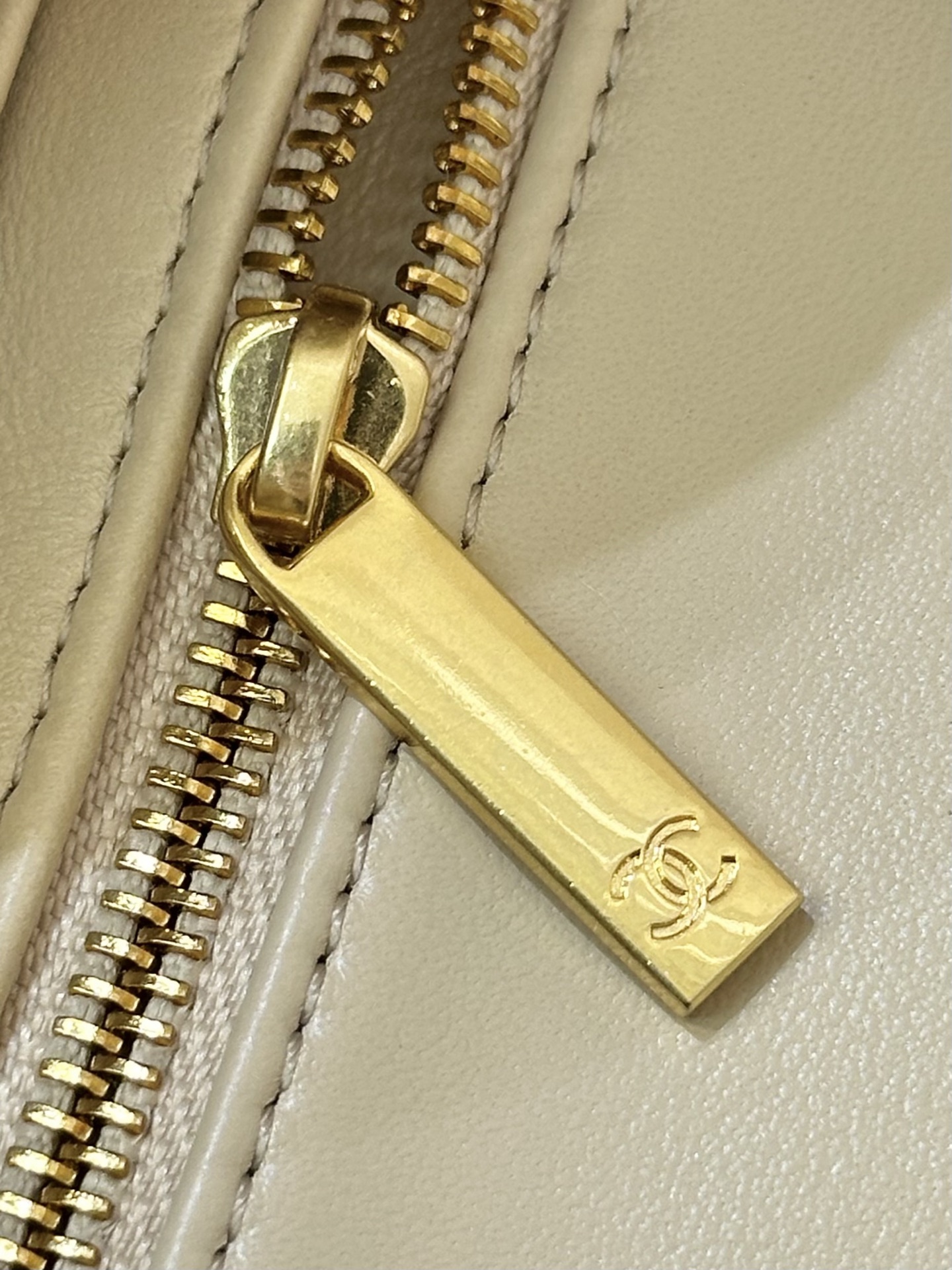 Chanel Quilted Lambskin Crossbody Bag with Gold Ball Chain - Image 9