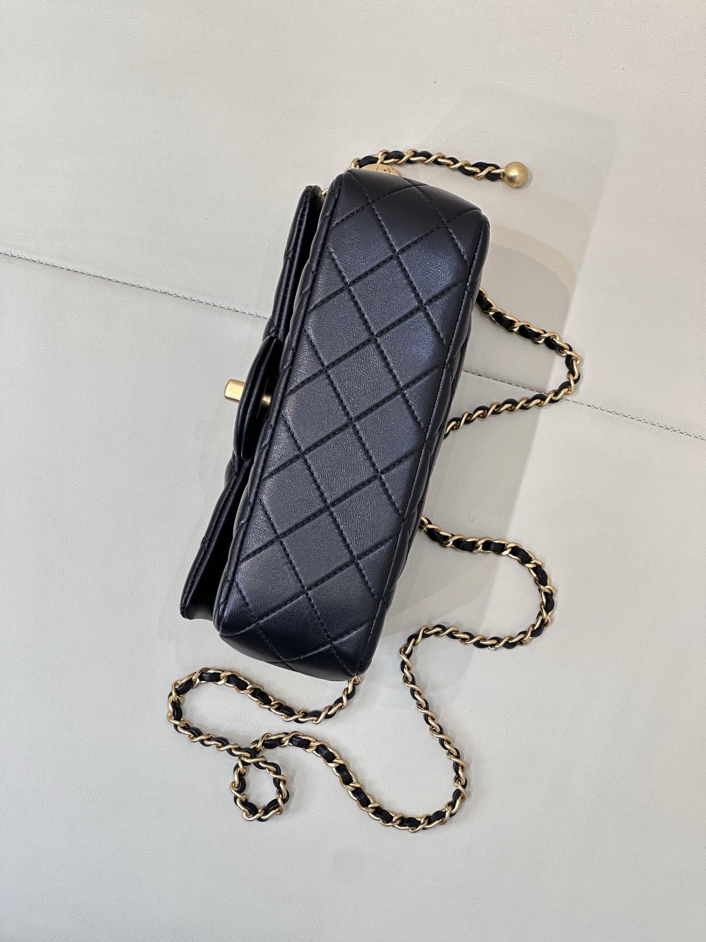 Chanel Quilted Gold Ball Chain Crossbody Bag - Image 9