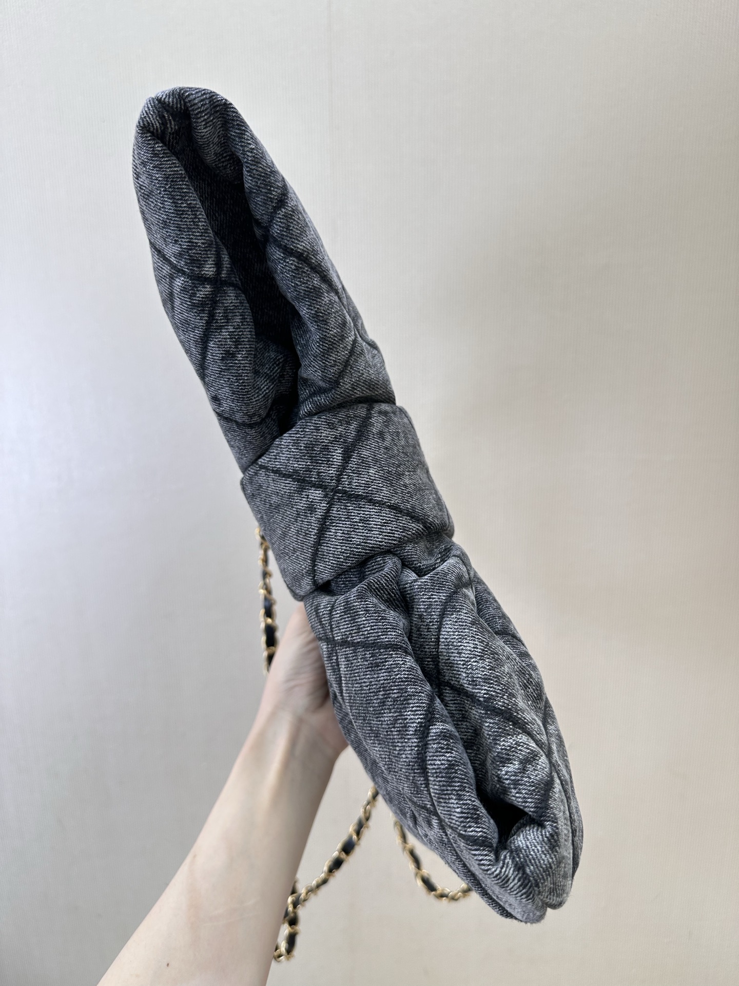 Chanel Medium Bow Handbag in Washed Denim Canvas - Image 9