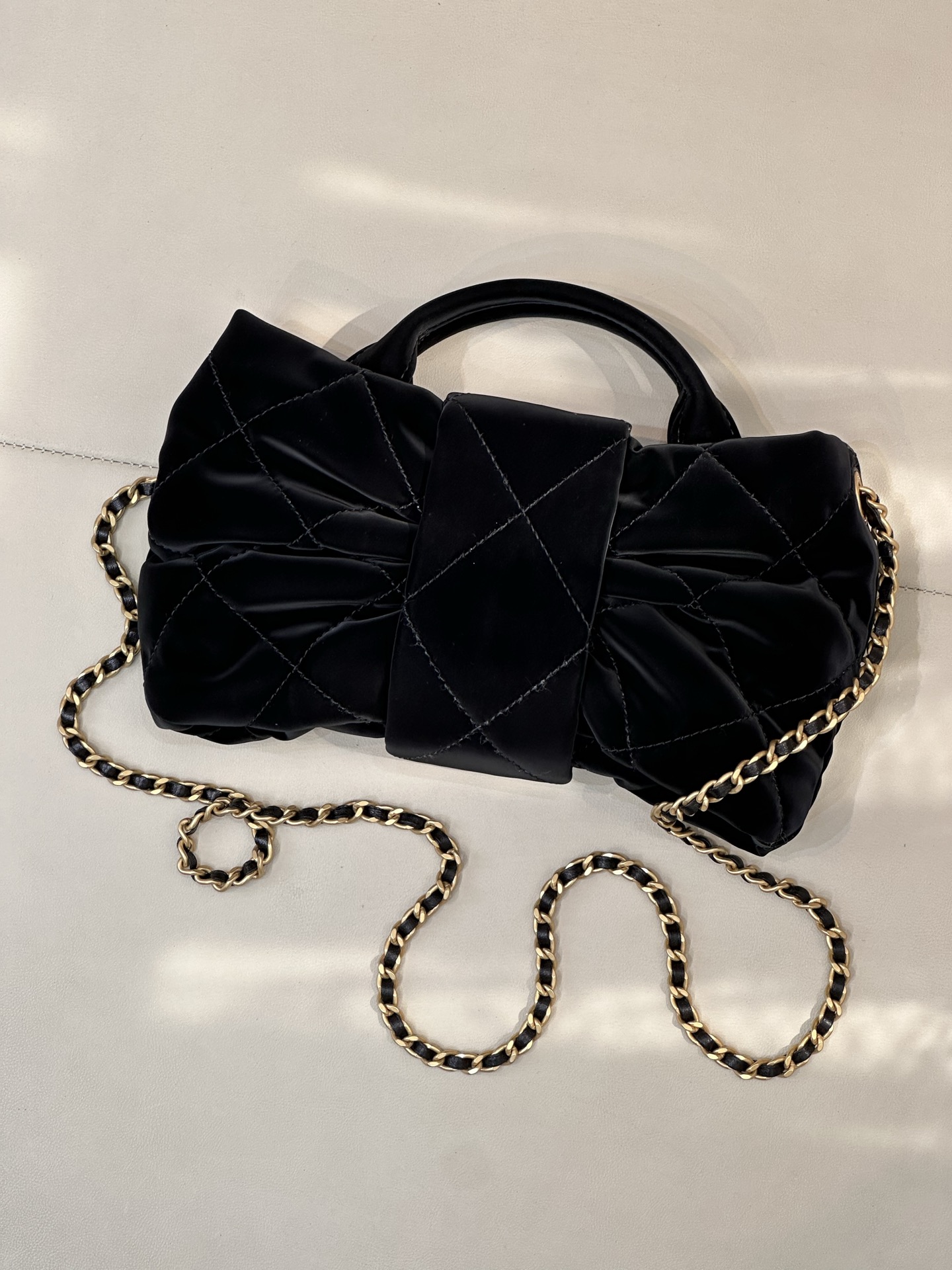 Chanel Butterfly Bow Lambskin Handbag - Image 9