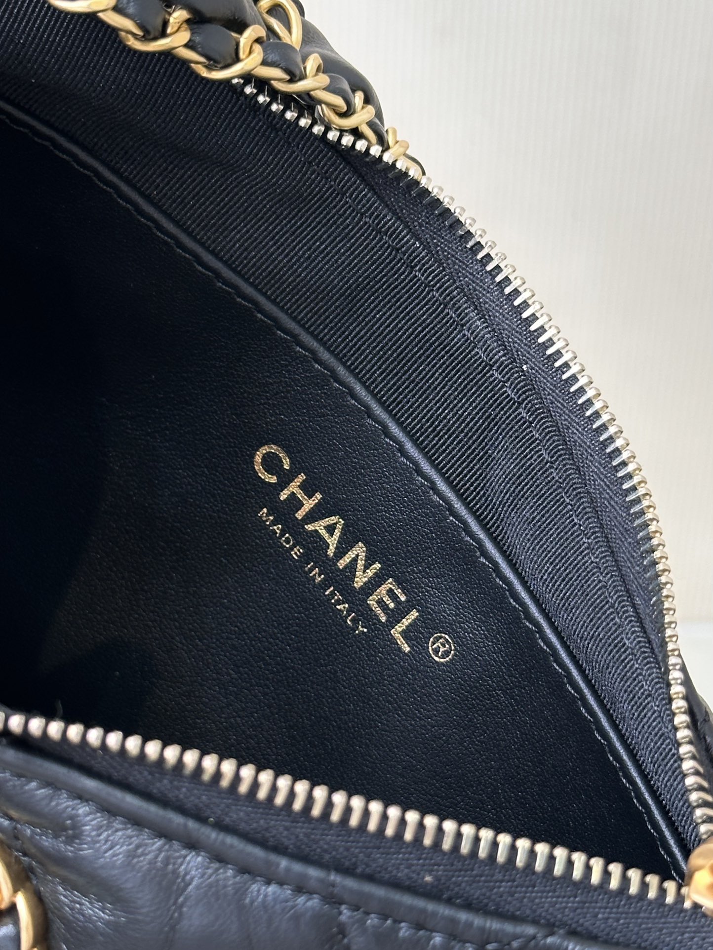 Chanel 23K Small Chain Shoulder Bag 4422 - Image 9