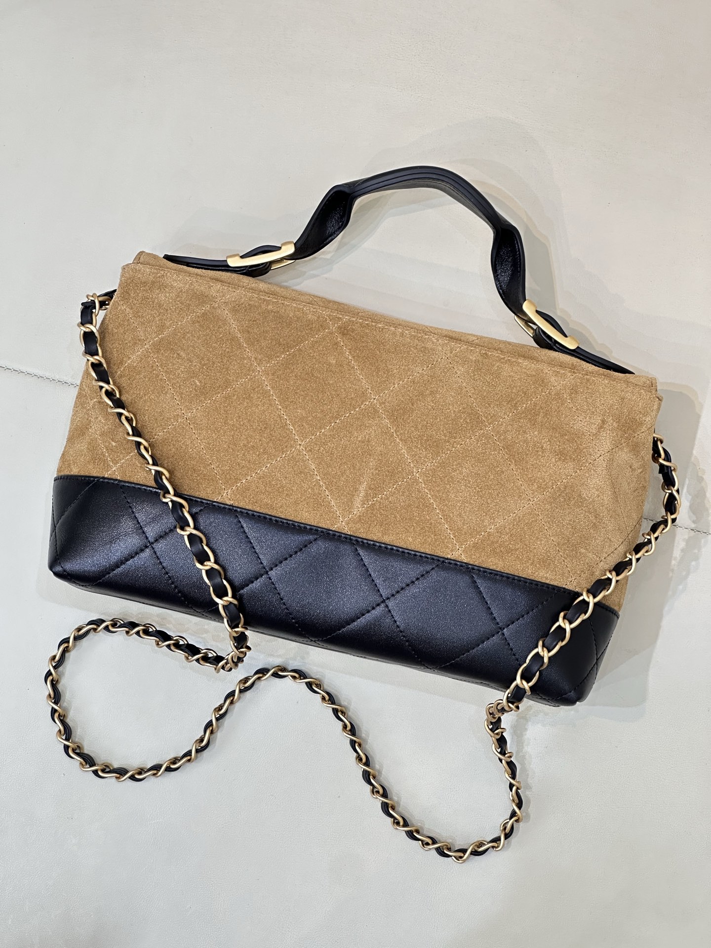 Chanel Deer Leather Messenger Bag - Image 9