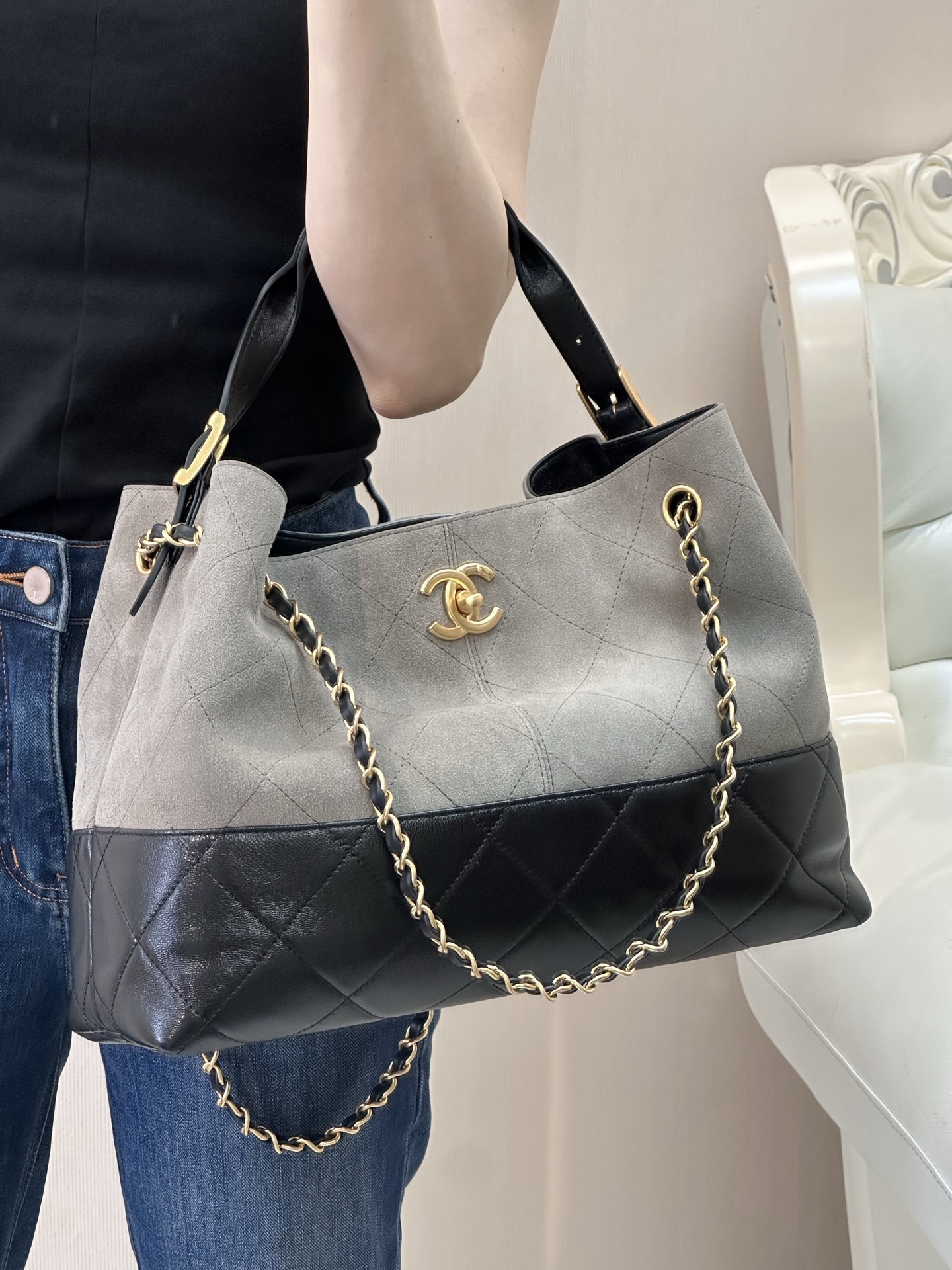 Leather Box Handbag with Geometric Pattern - Image 9